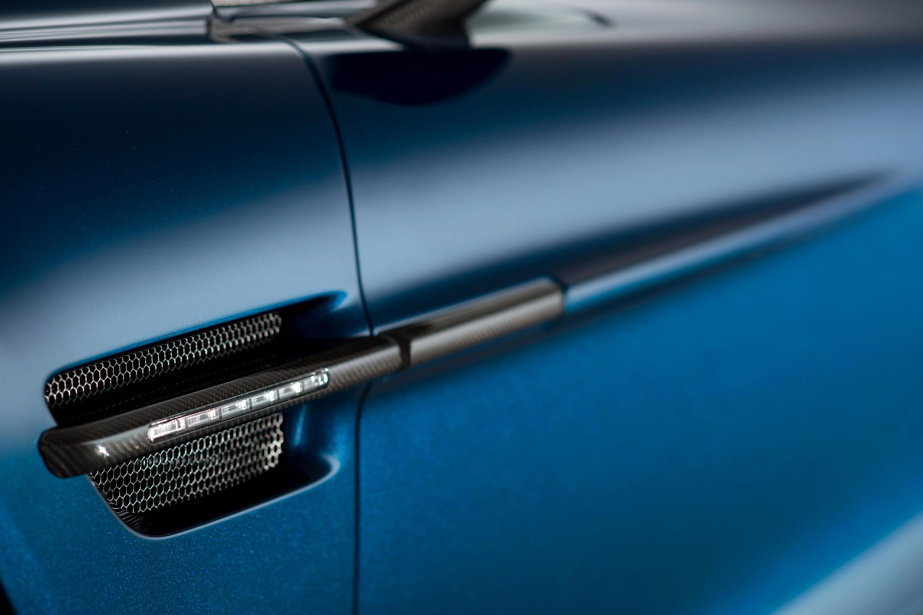 Aston Martin Vanquish Volante photo #20