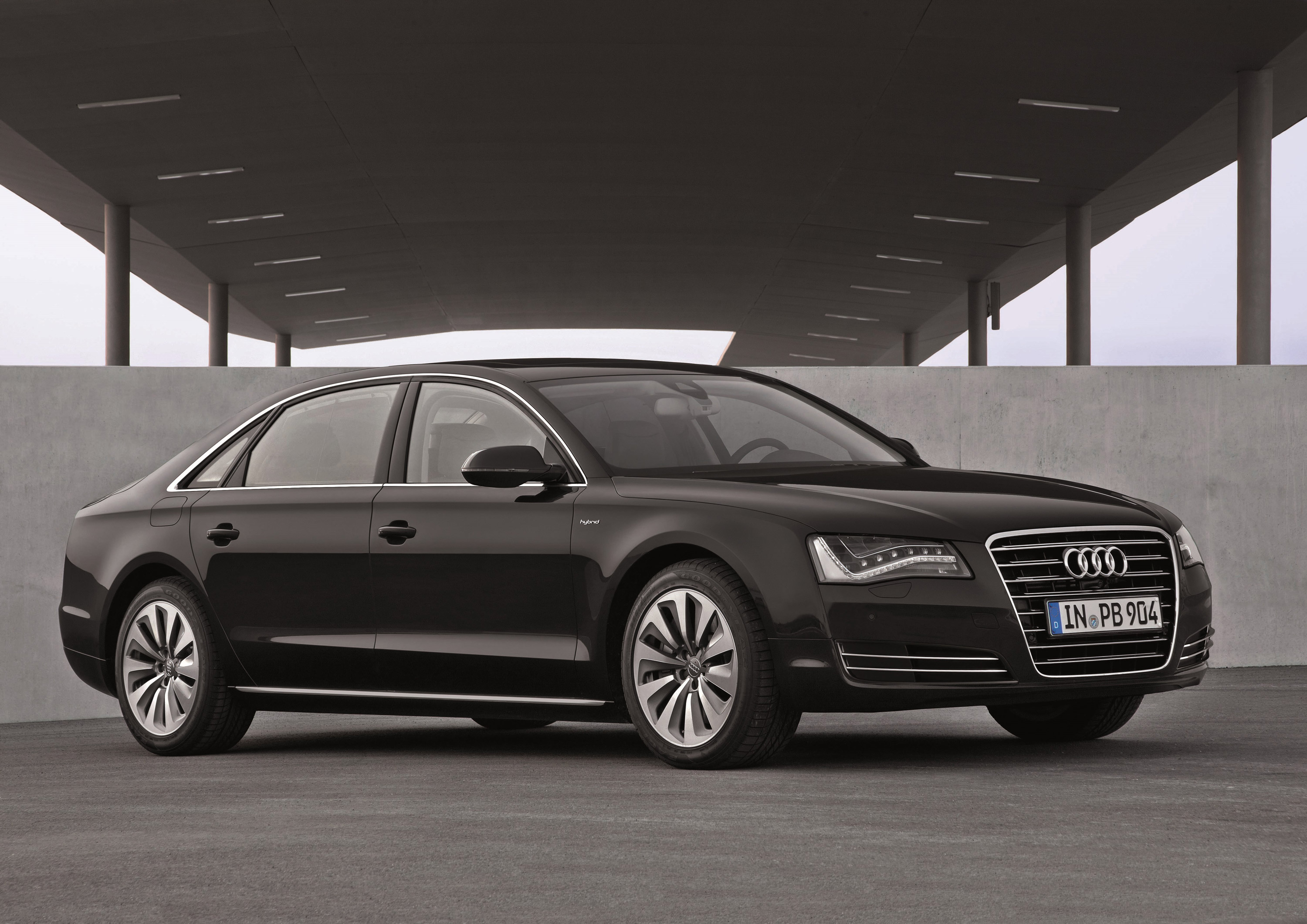 Audi A8L Hybrid photo #2