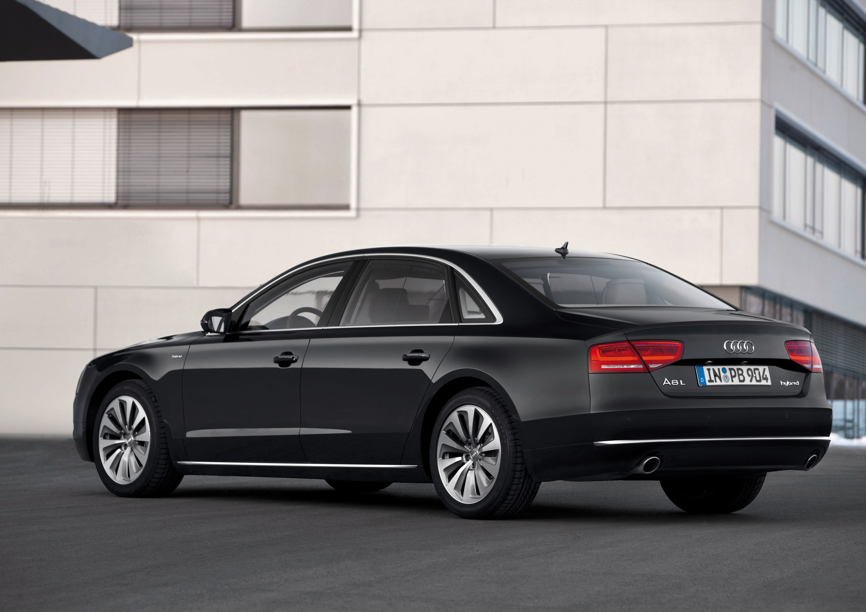 Audi A8L Hybrid photo #3