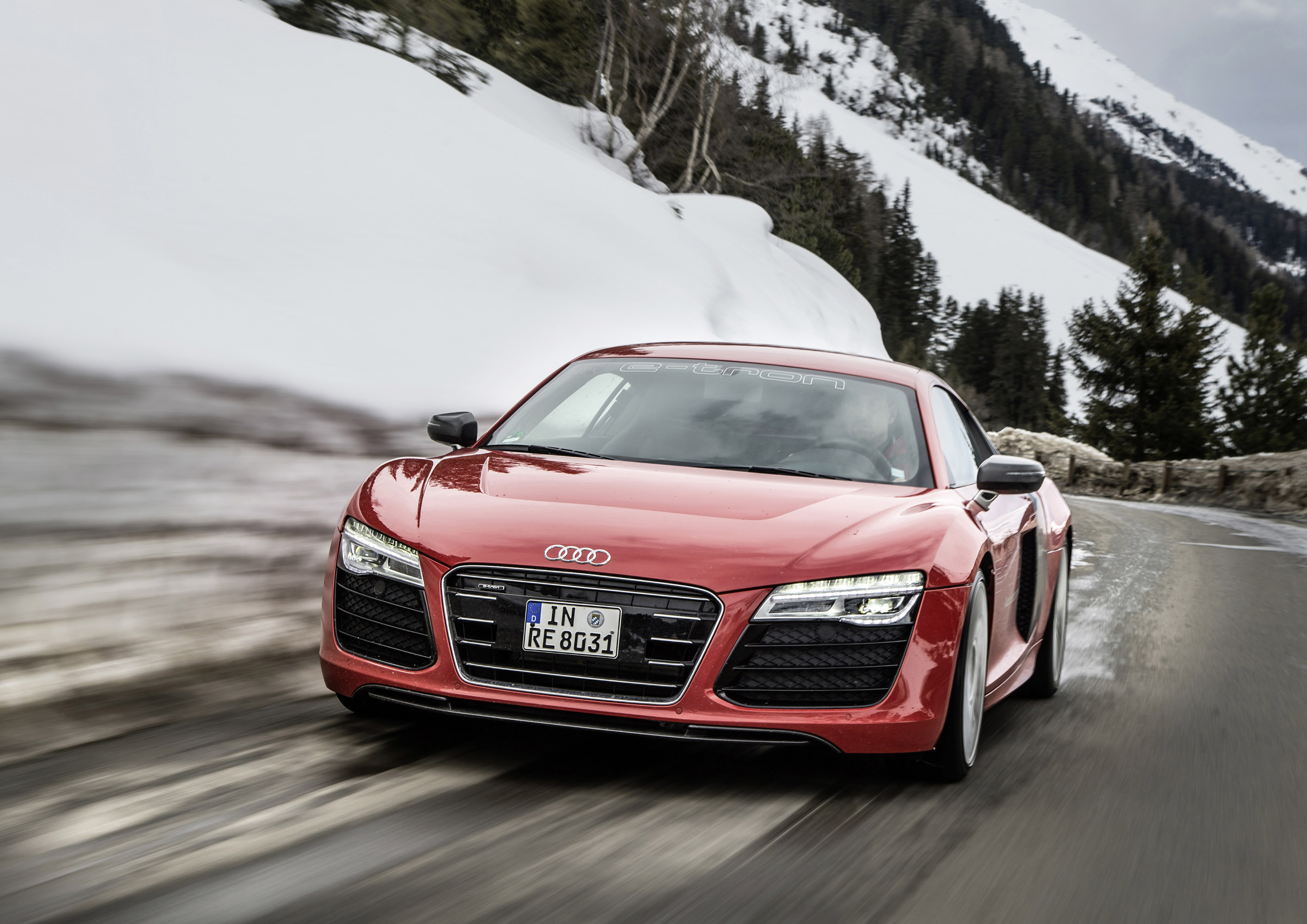 Audi R8 e-tron photo #1