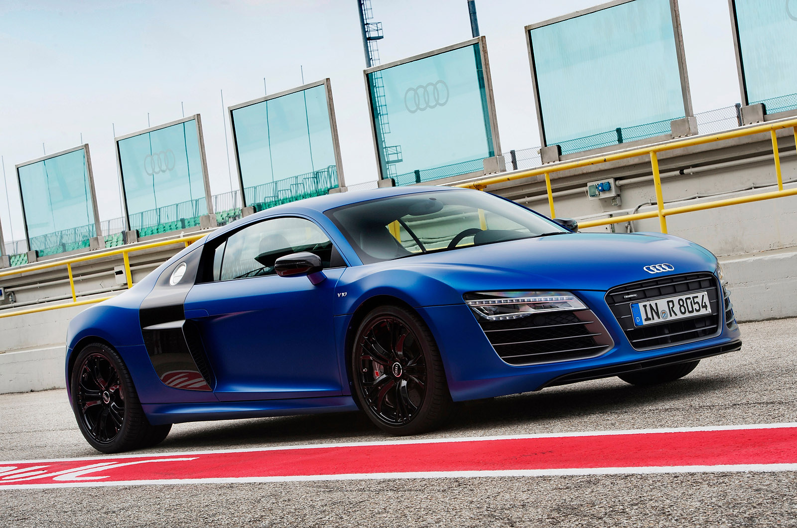 Audi R8 photo #17