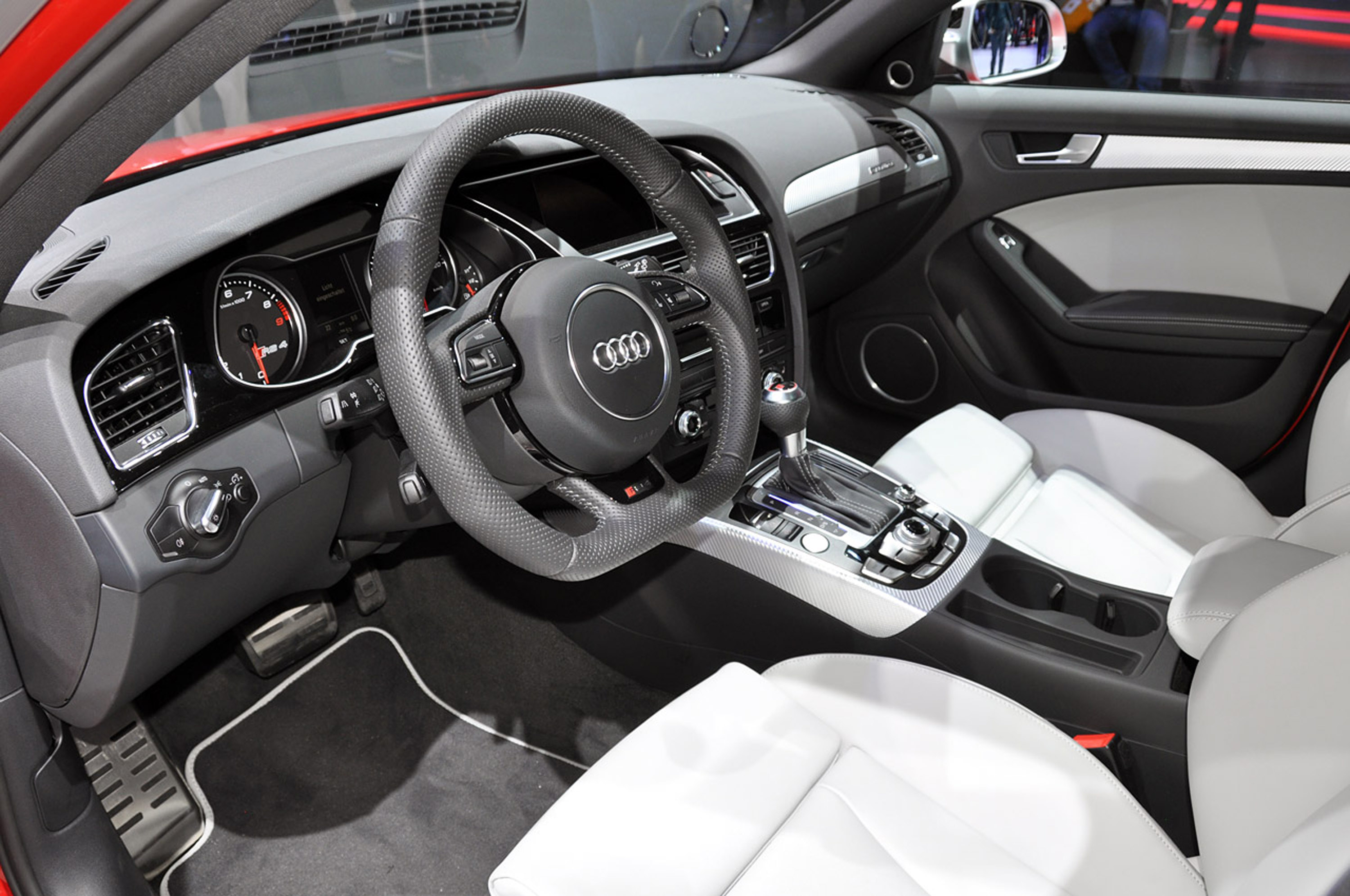 Audi RS4 Avant photo #22