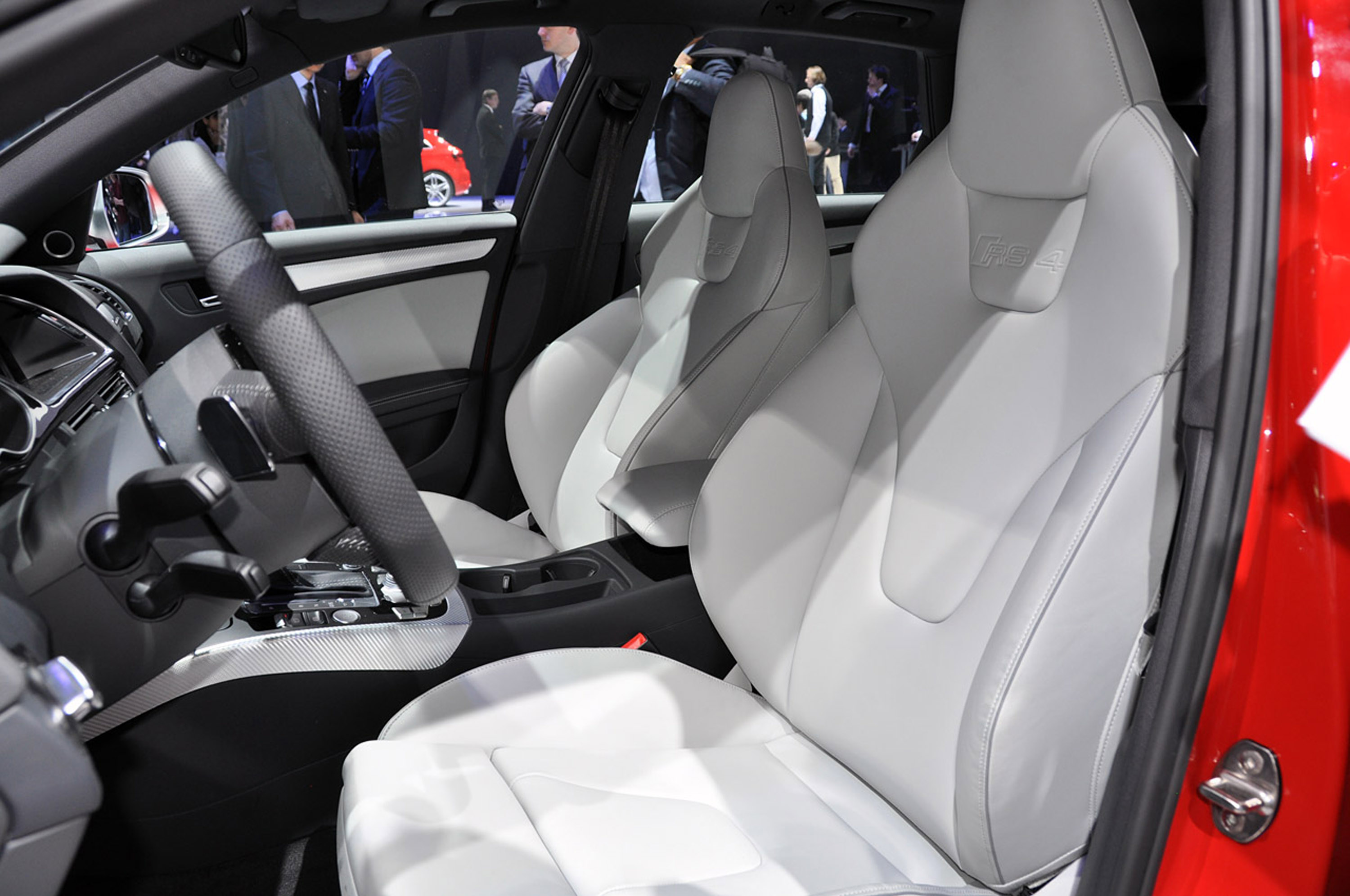 Audi RS4 Avant photo #24