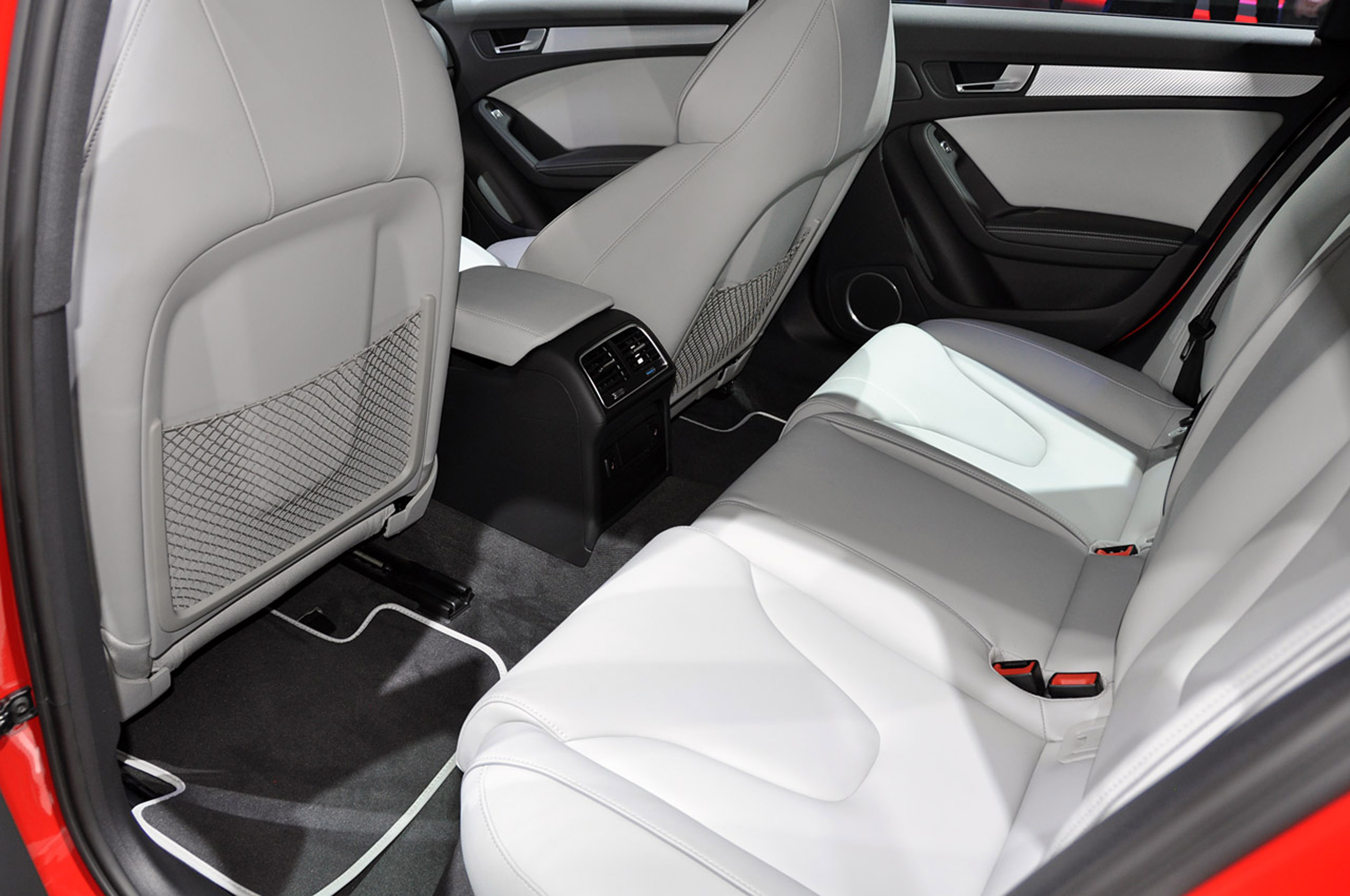 Audi RS4 Avant photo #27