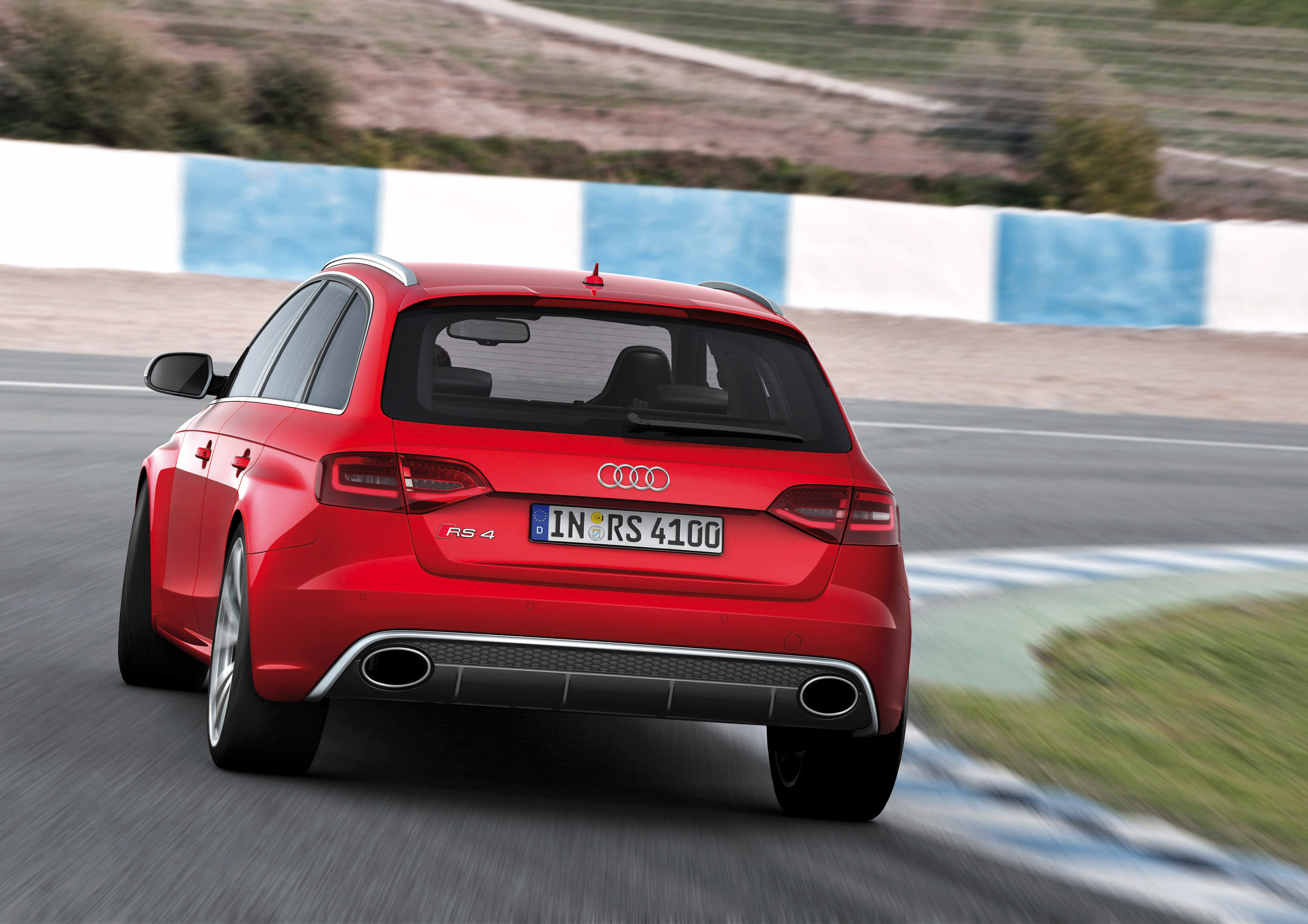 Audi RS4 Avant photo #30