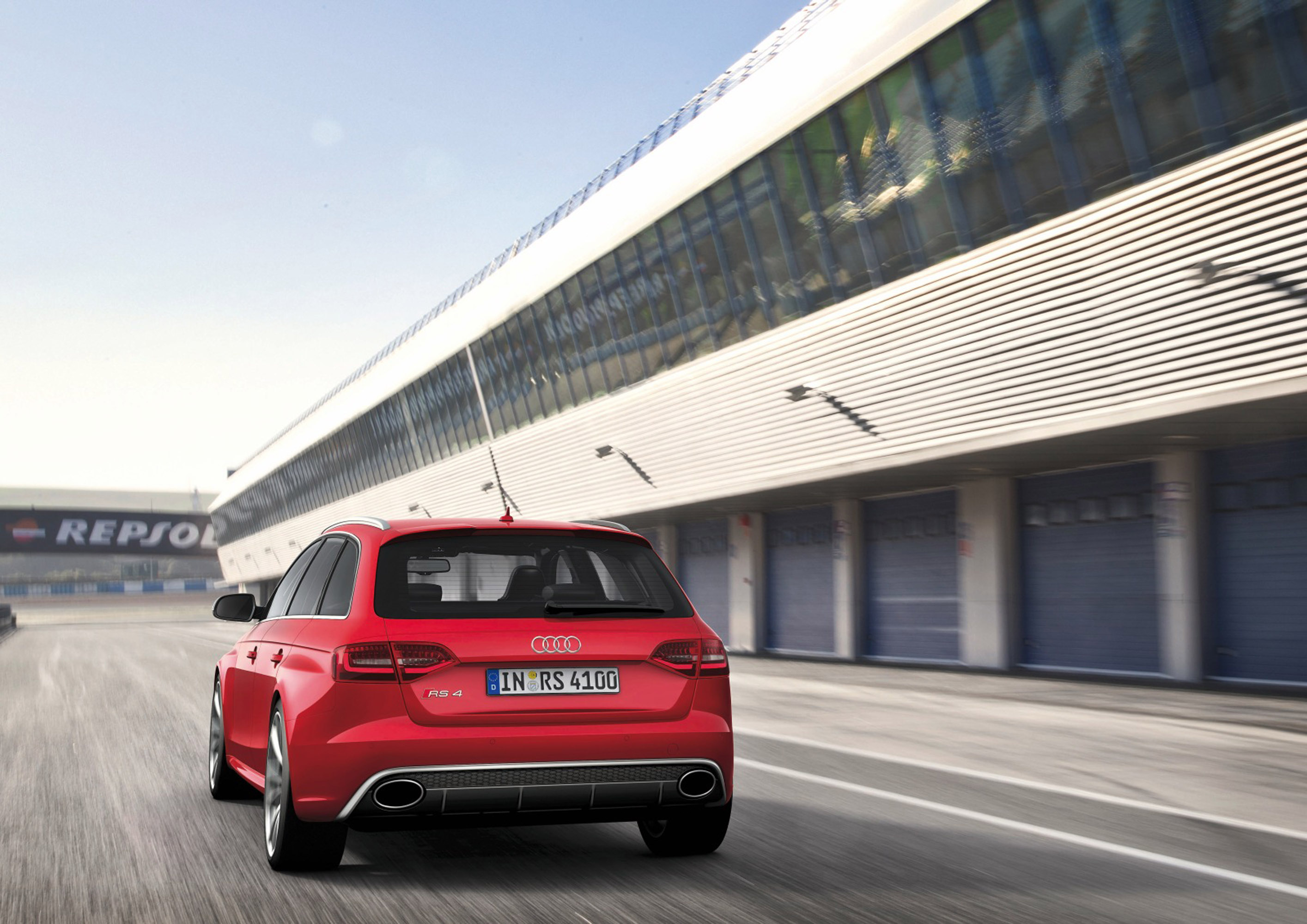 Audi RS4 Avant photo #31