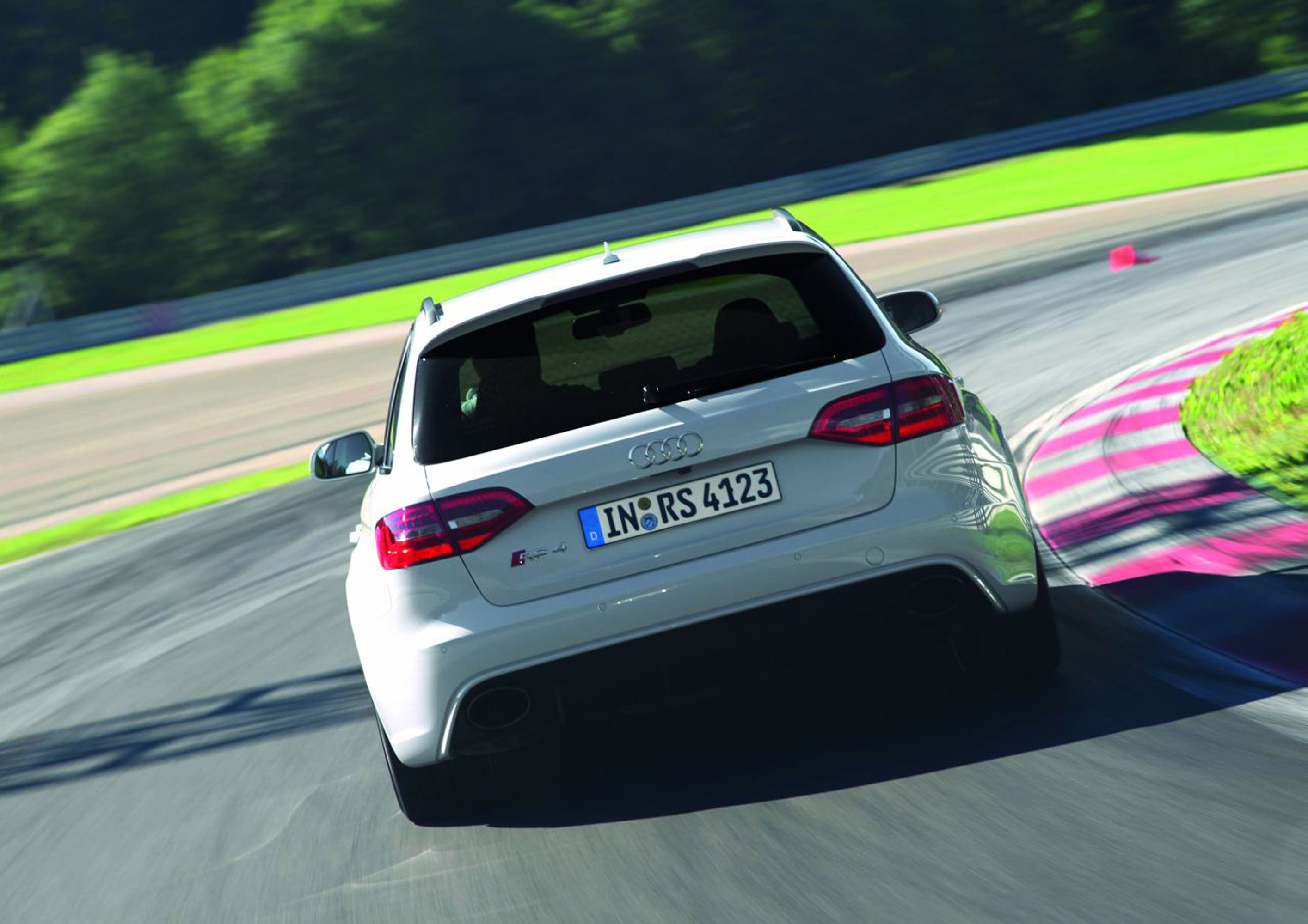 Audi RS4 Avant photo #35