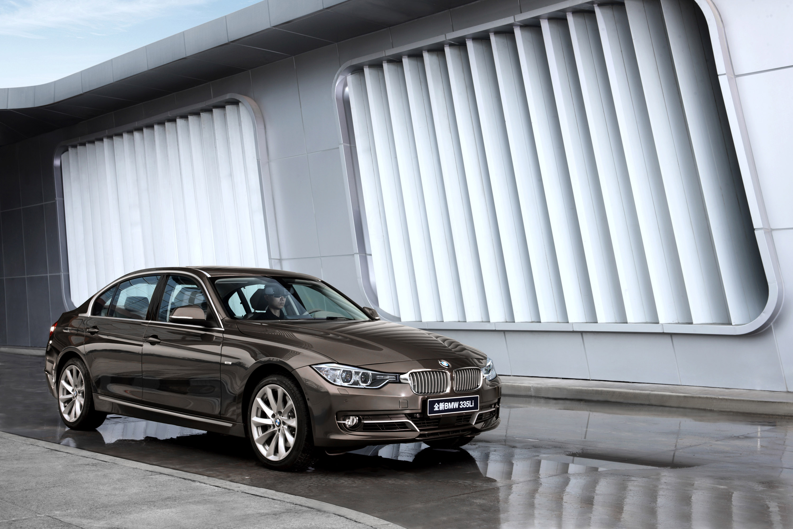 BMW 3 Series Li photo #2