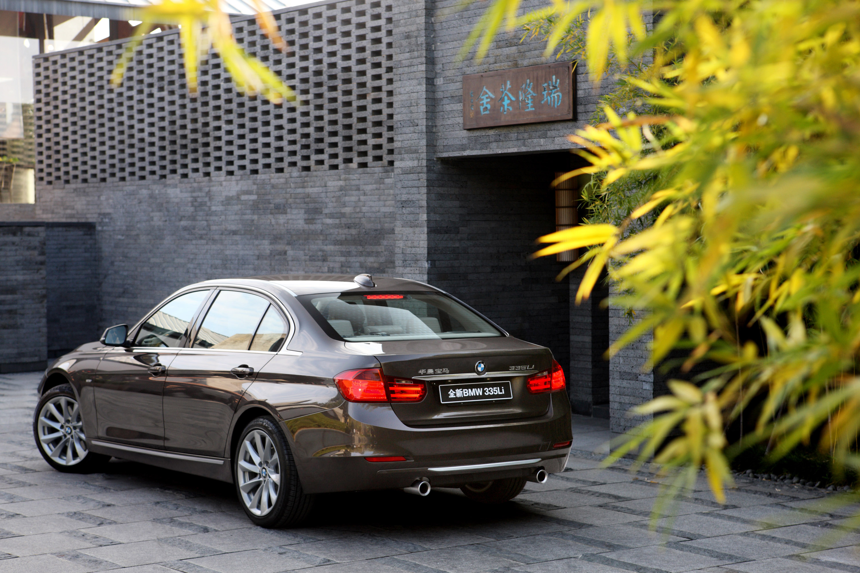 BMW 3 Series Li photo #3