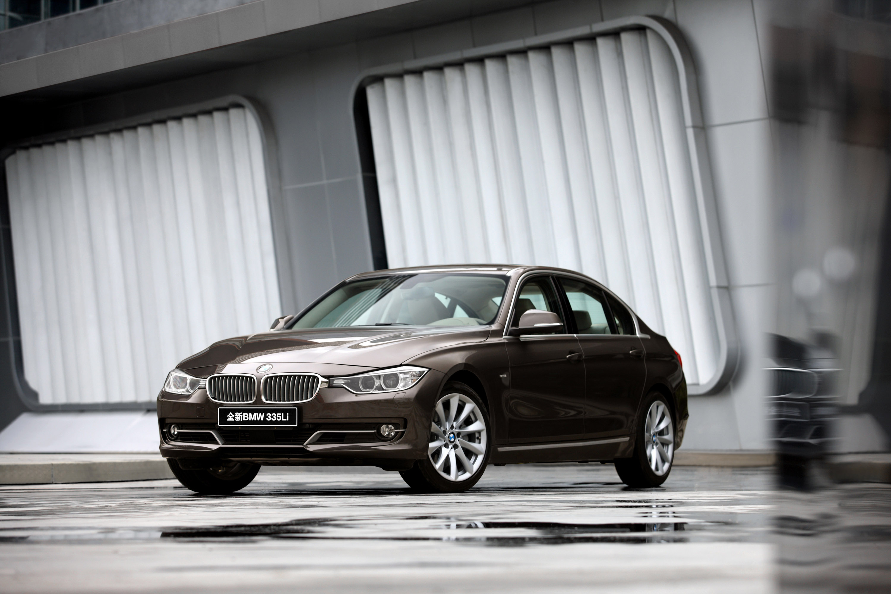 BMW 3 Series Li photo #16