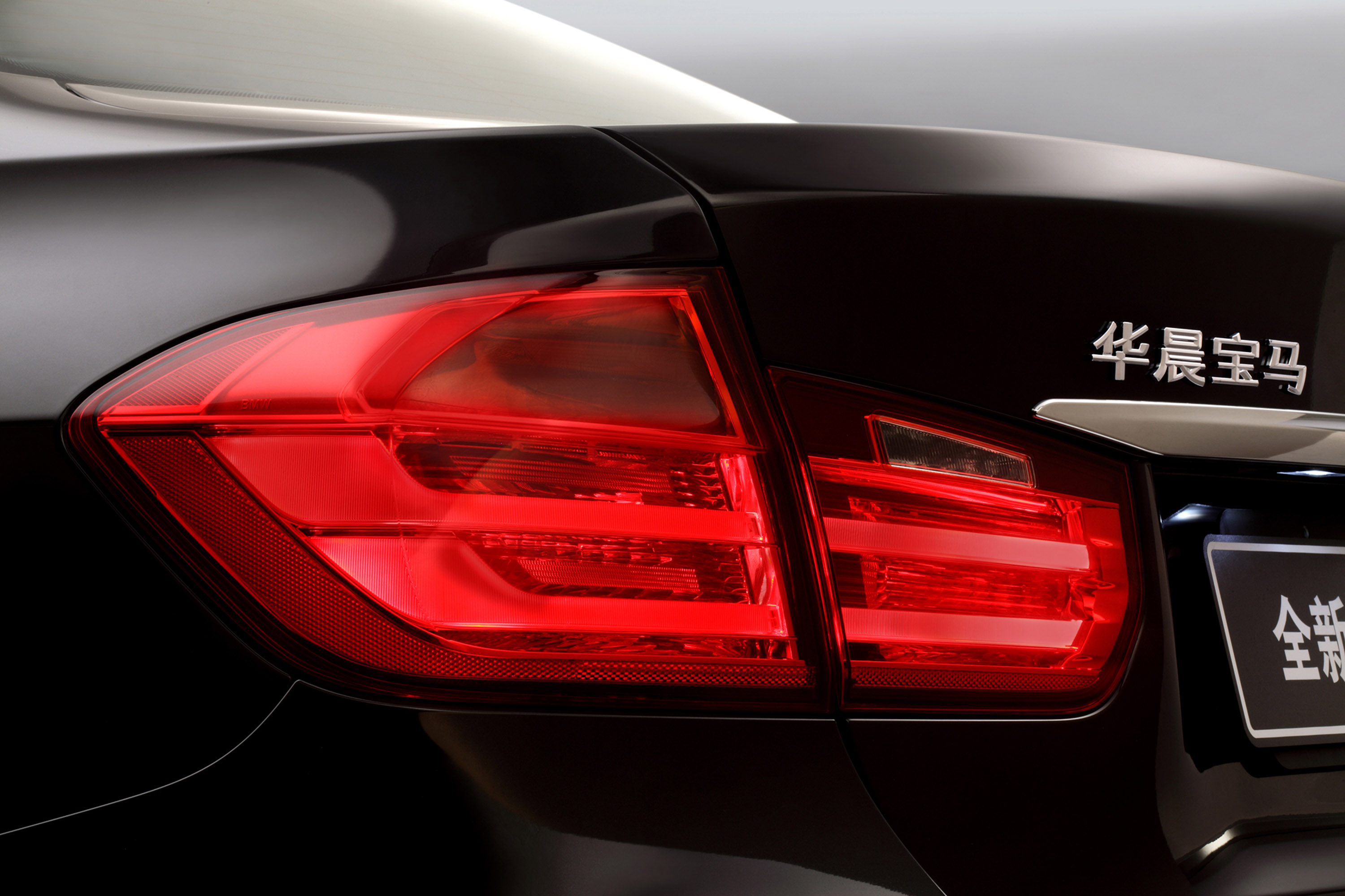 BMW 3 Series Li photo #18