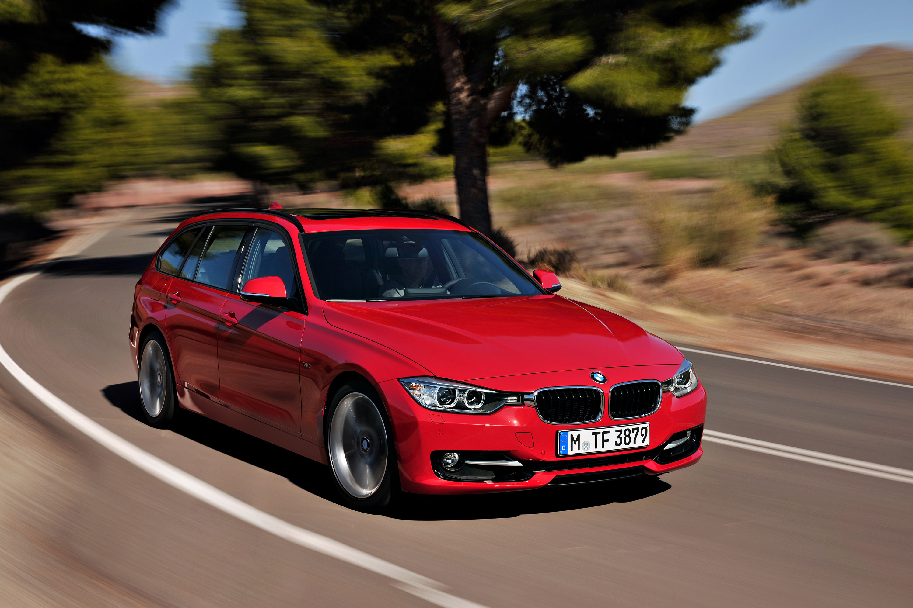 BMW 3-Series Touring photo #2