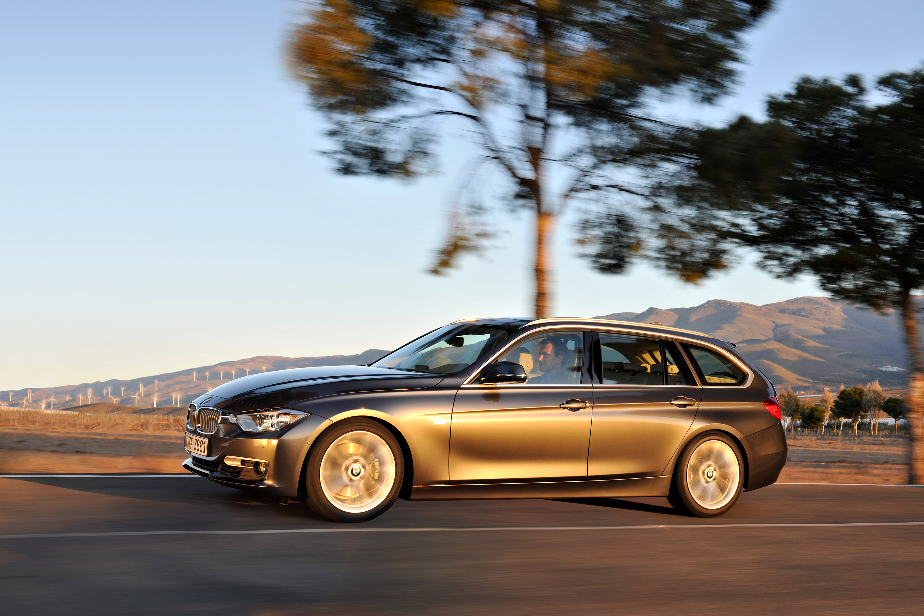 BMW 3-Series Touring photo #15