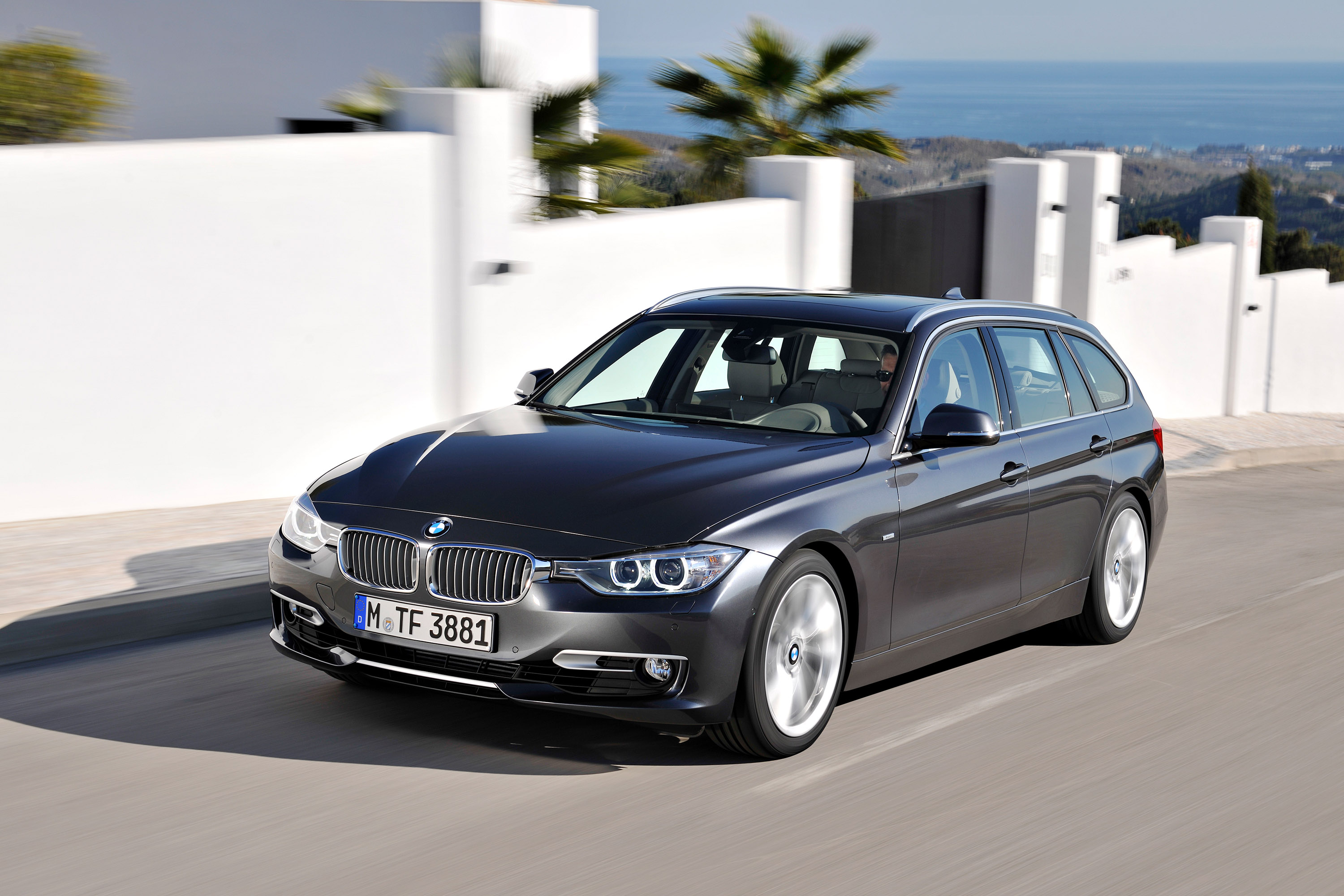 BMW 3-Series Touring photo #16