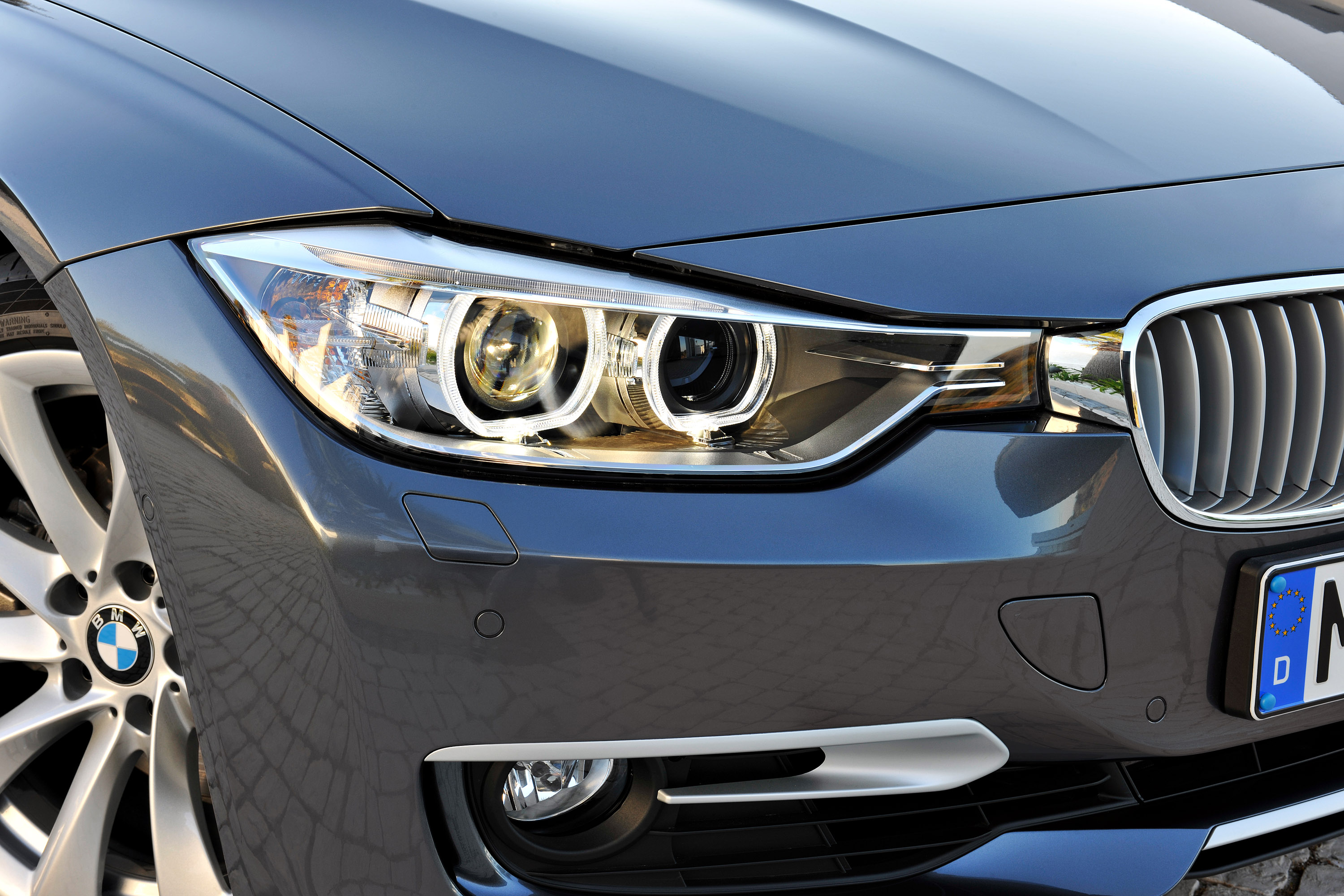 BMW 3-Series Touring photo #18