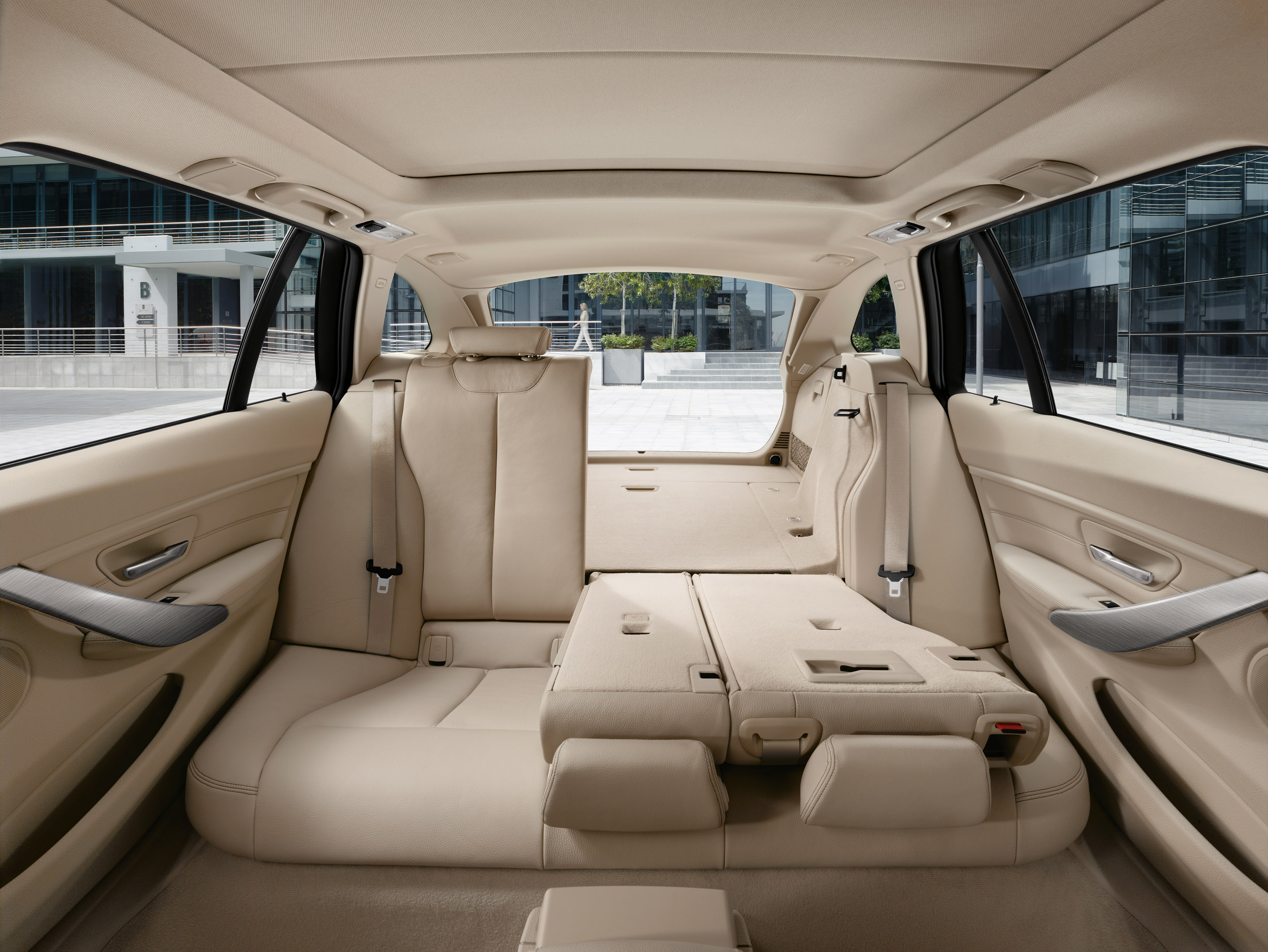 BMW 3-Series Touring photo #25