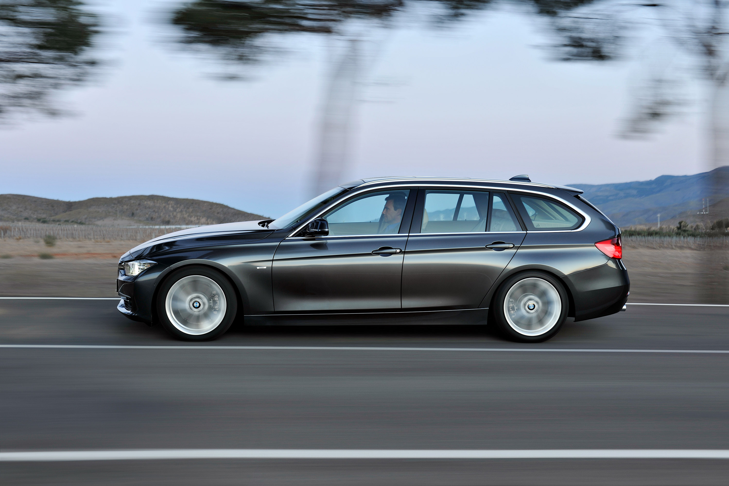 BMW 3-Series Touring photo #31