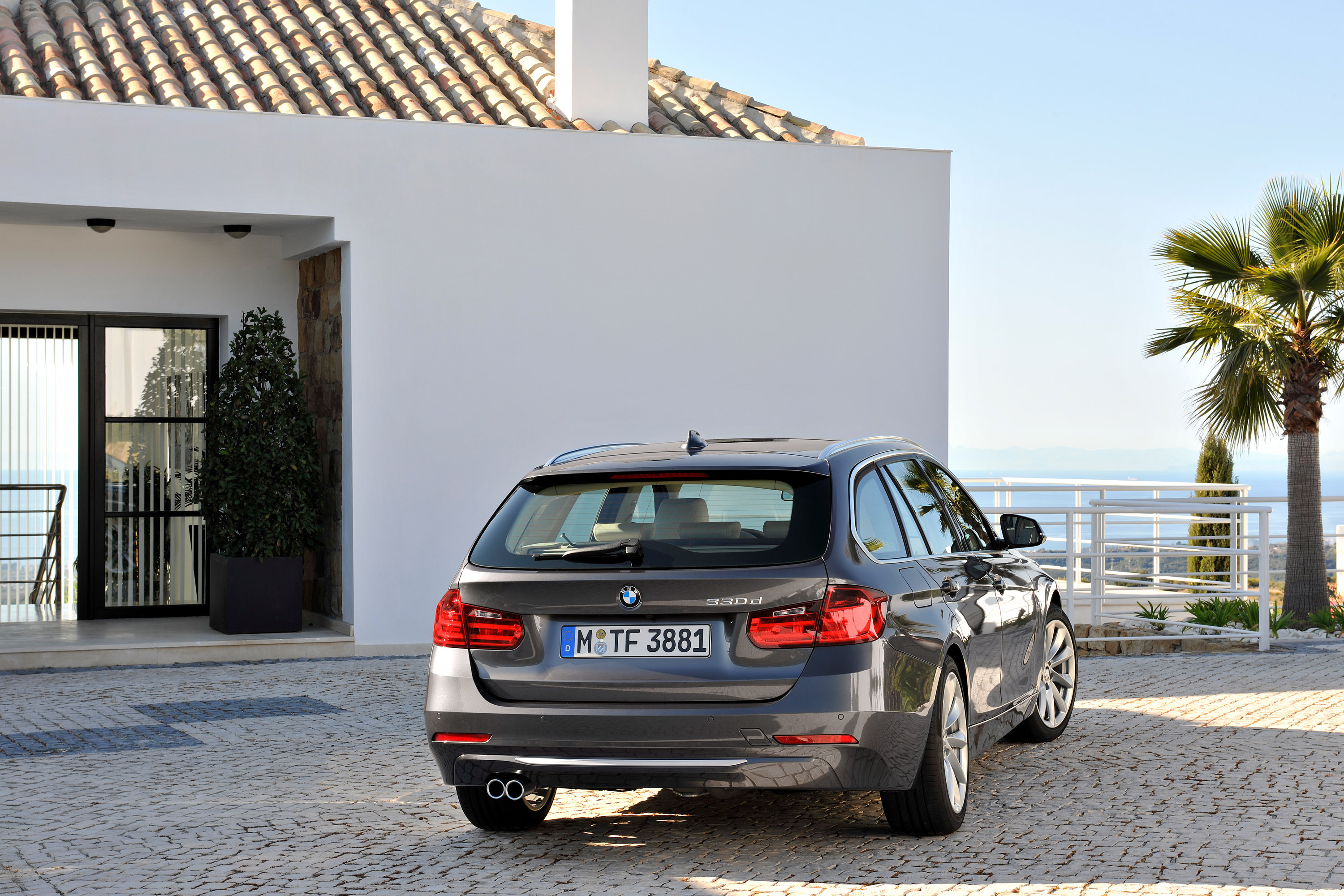 BMW 3-Series Touring photo #37