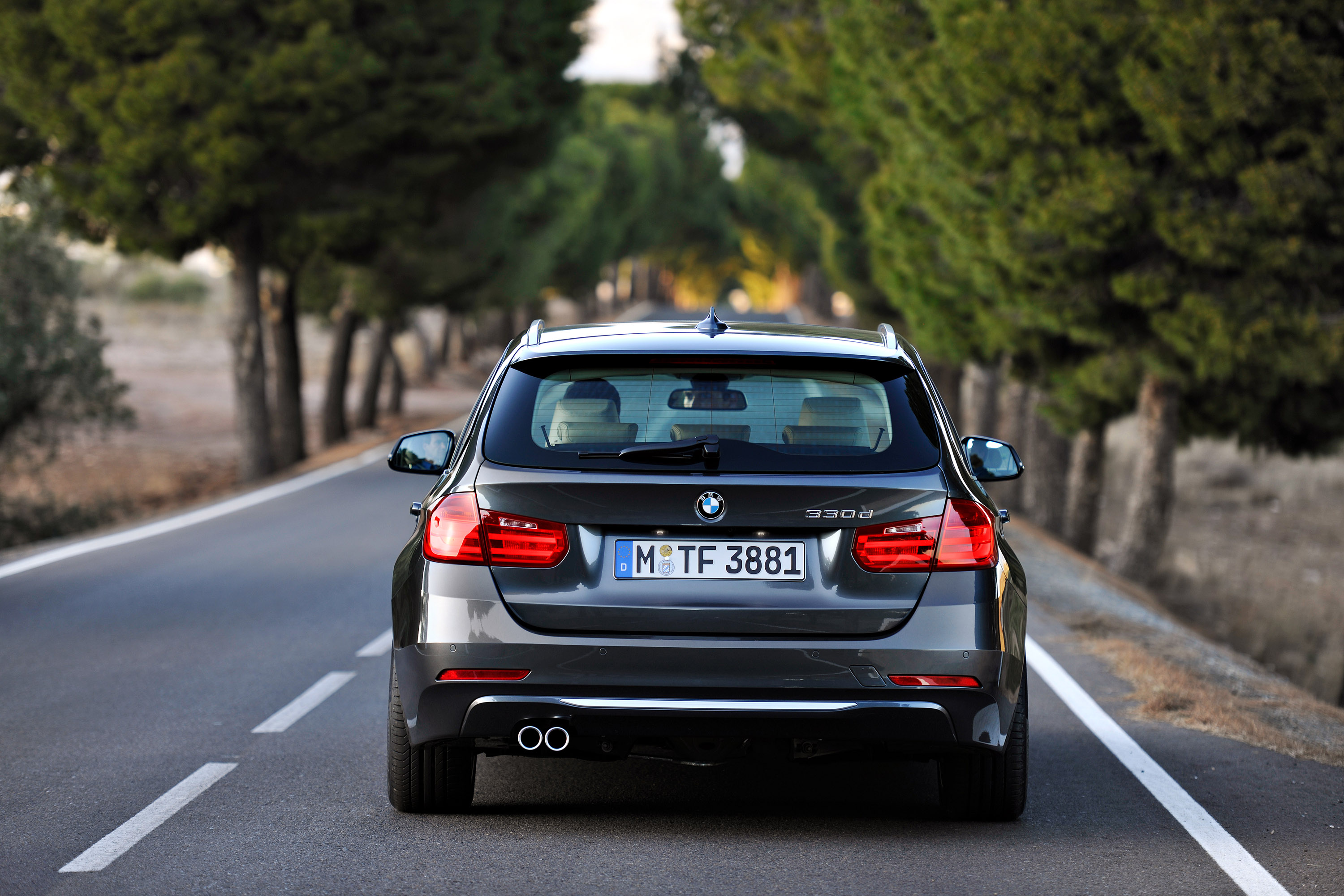 BMW 3-Series Touring photo #38