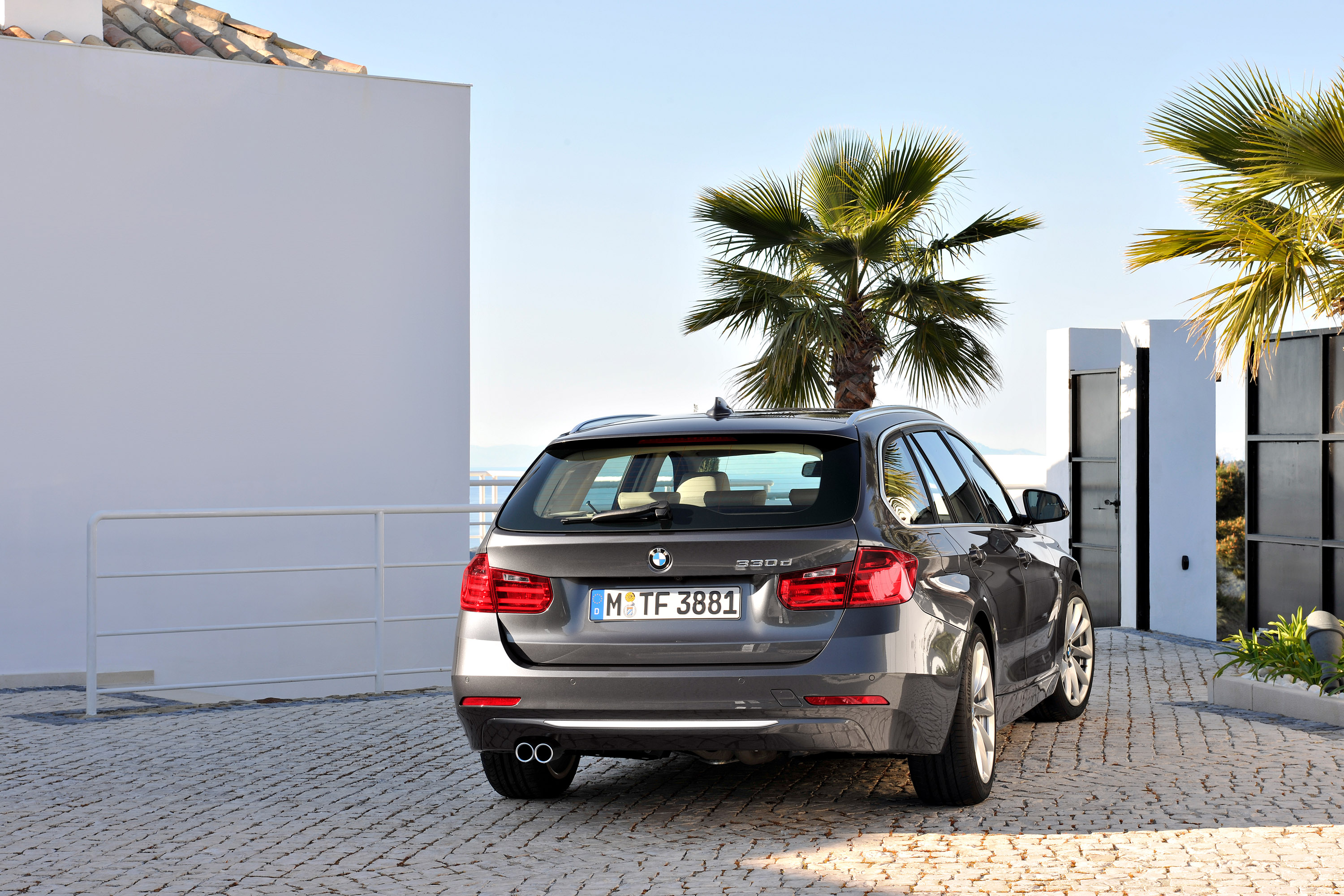 BMW 3-Series Touring photo #39