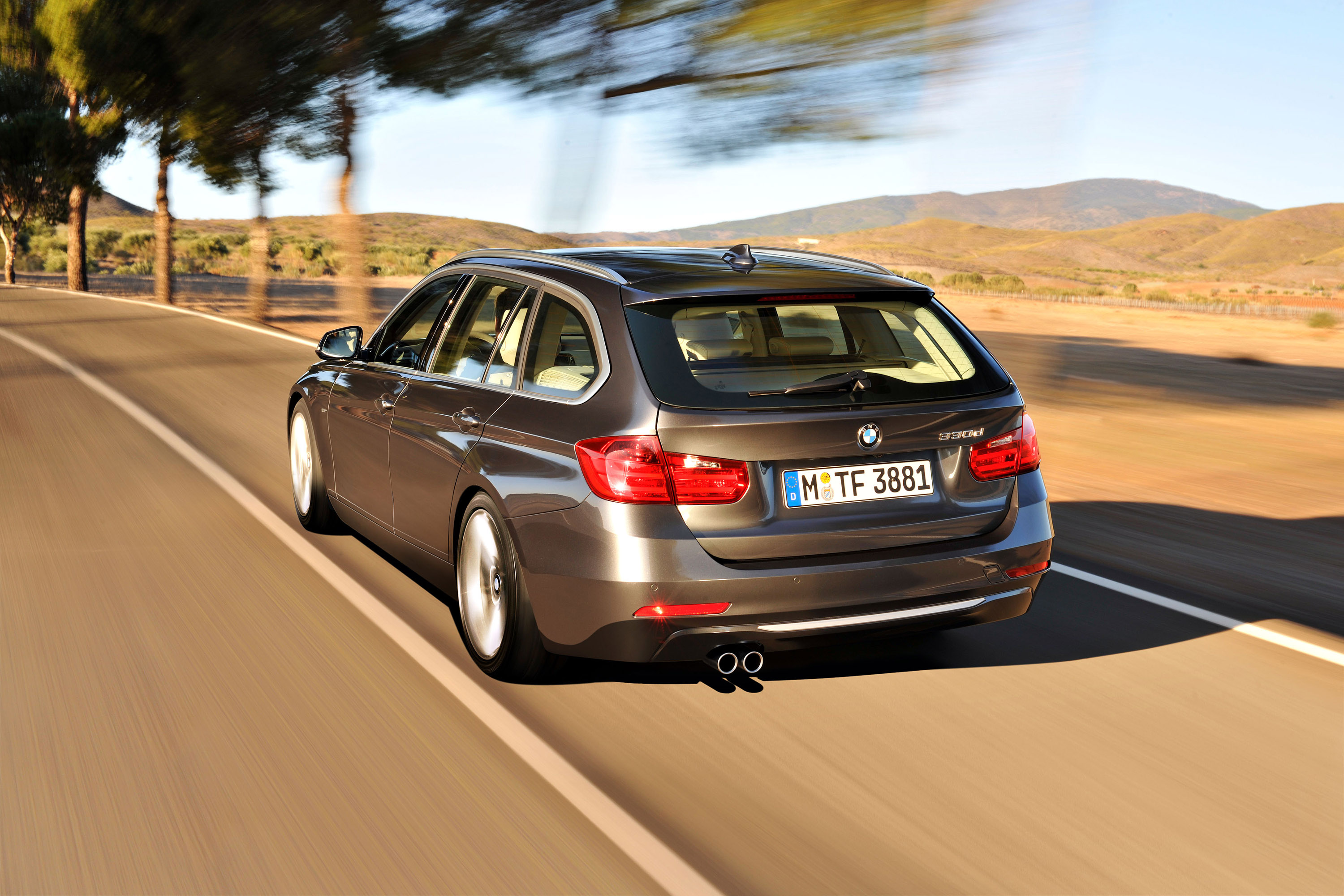 BMW 3-Series Touring photo #42