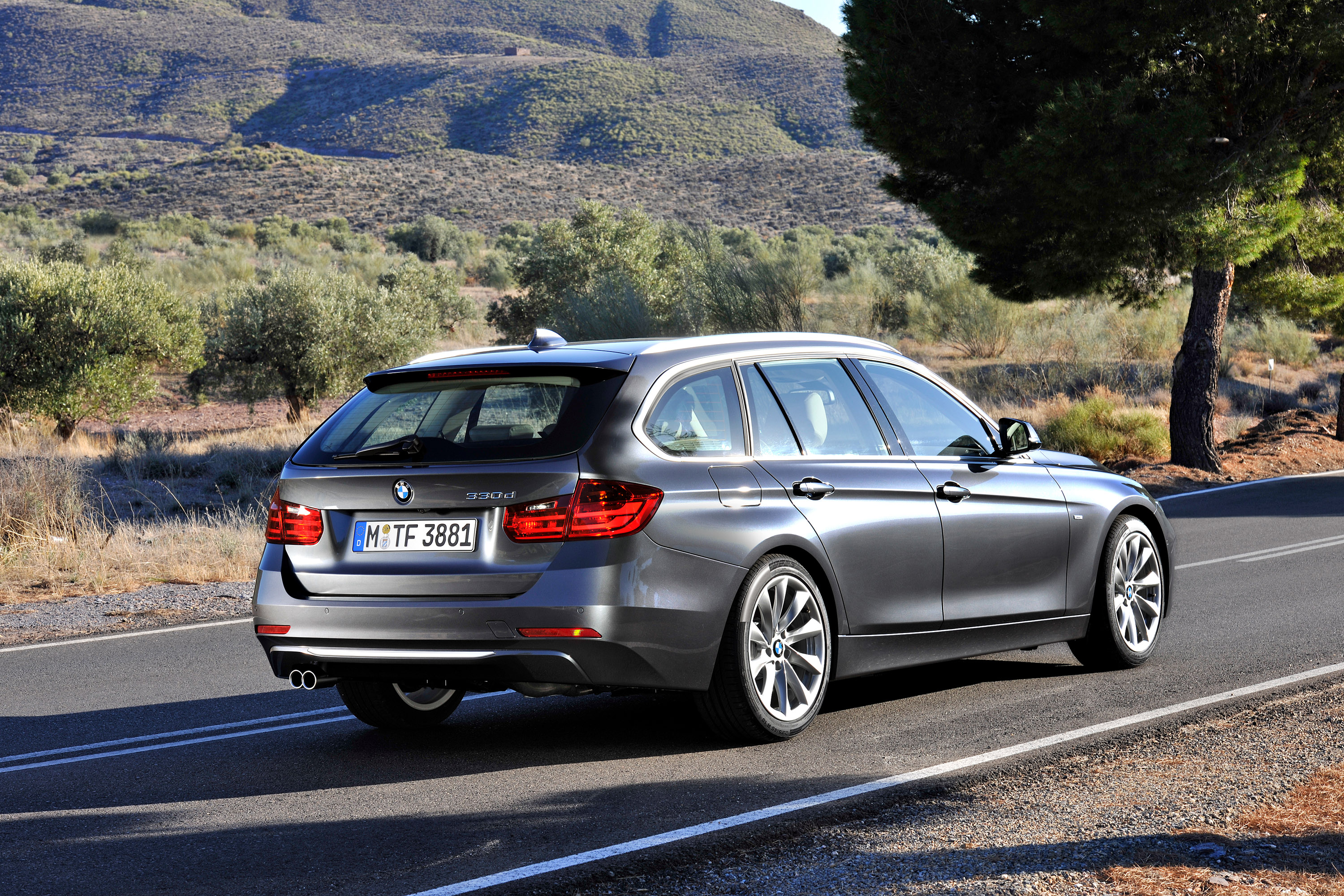 BMW 3-Series Touring photo #48