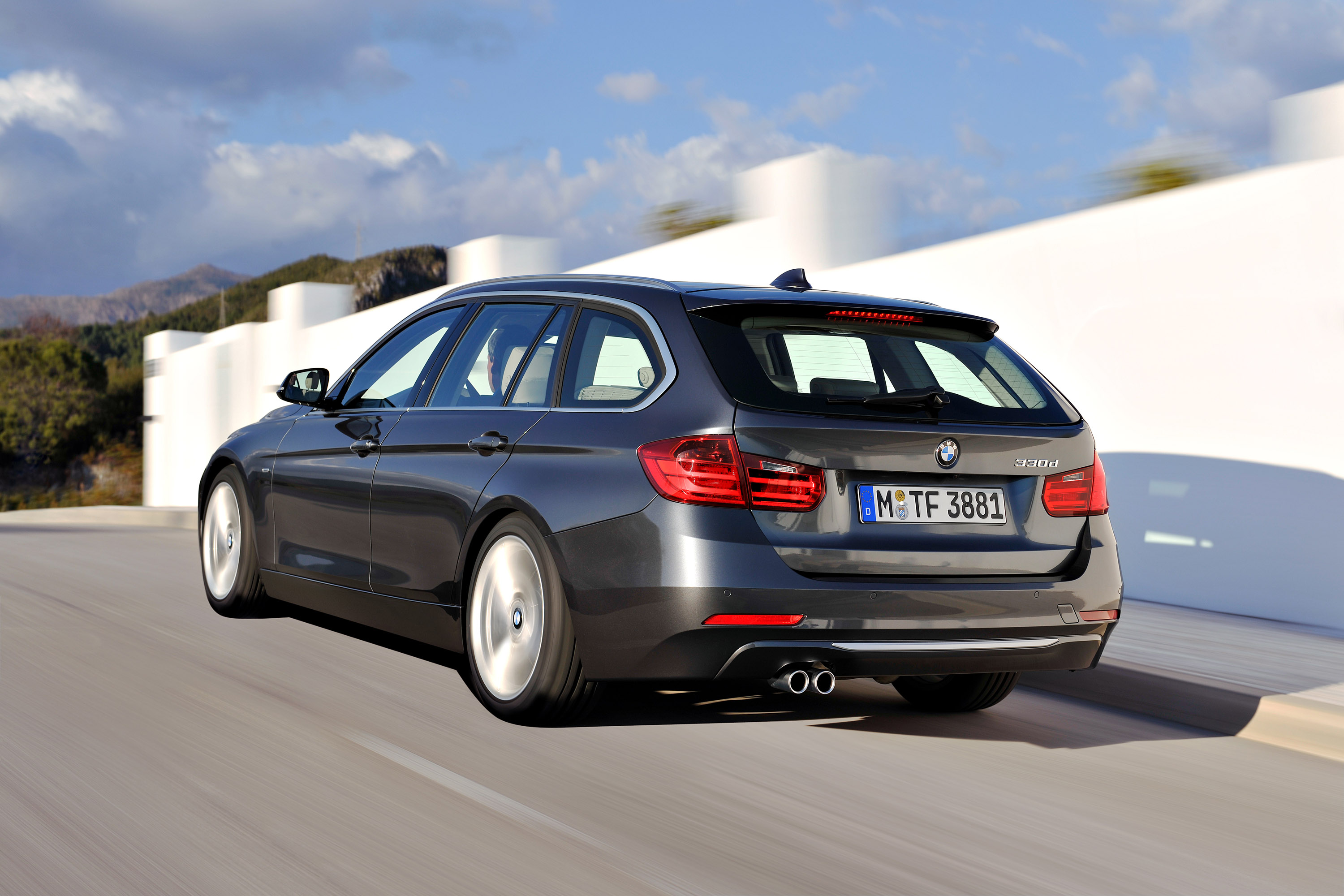 BMW 3-Series Touring photo #53