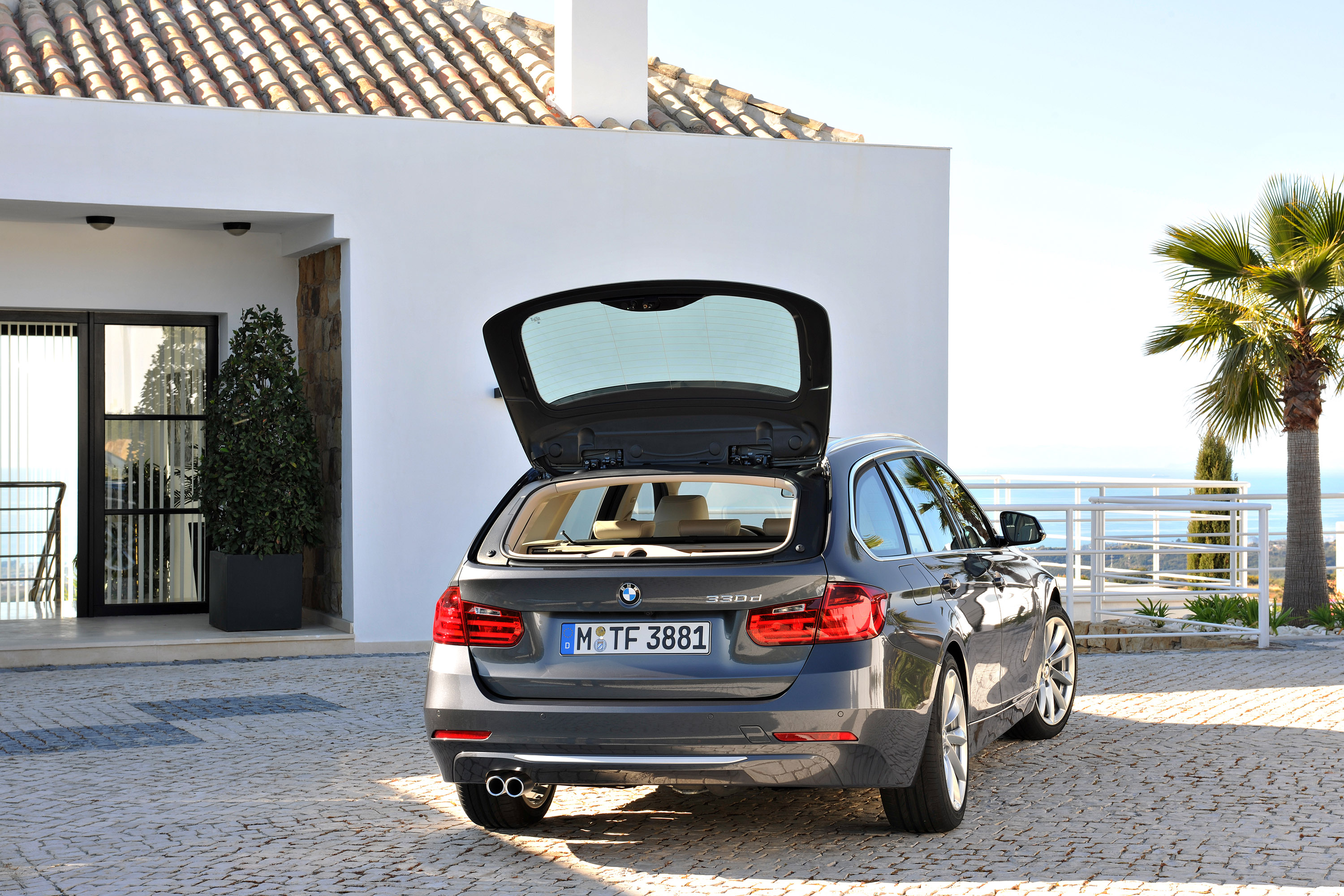 BMW 3-Series Touring photo #54