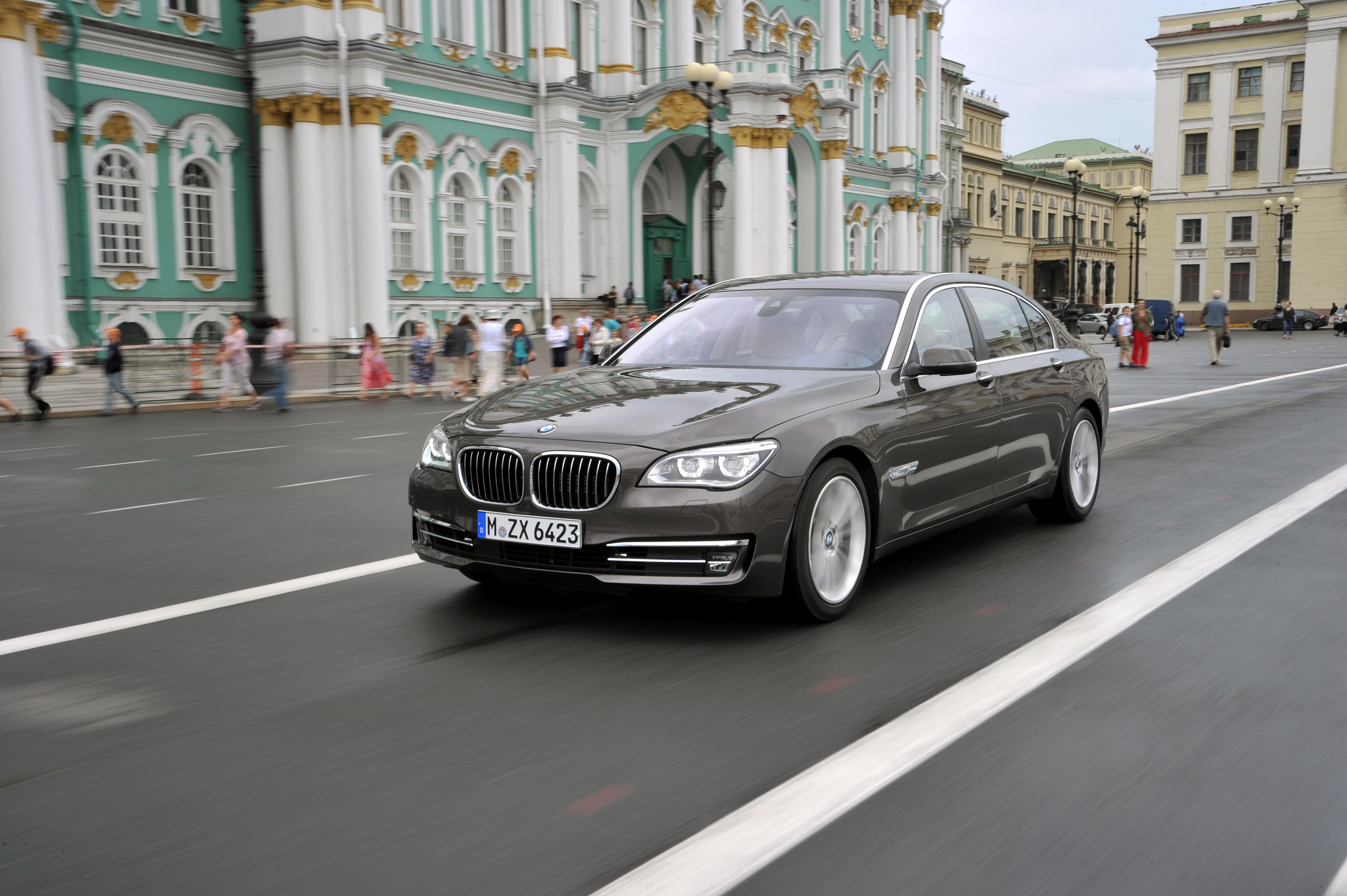 BMW 7-Series photo #2