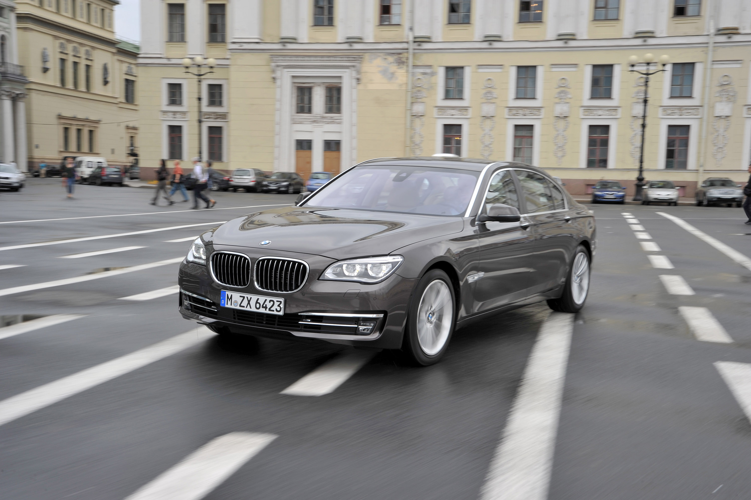 BMW 7-Series photo #3