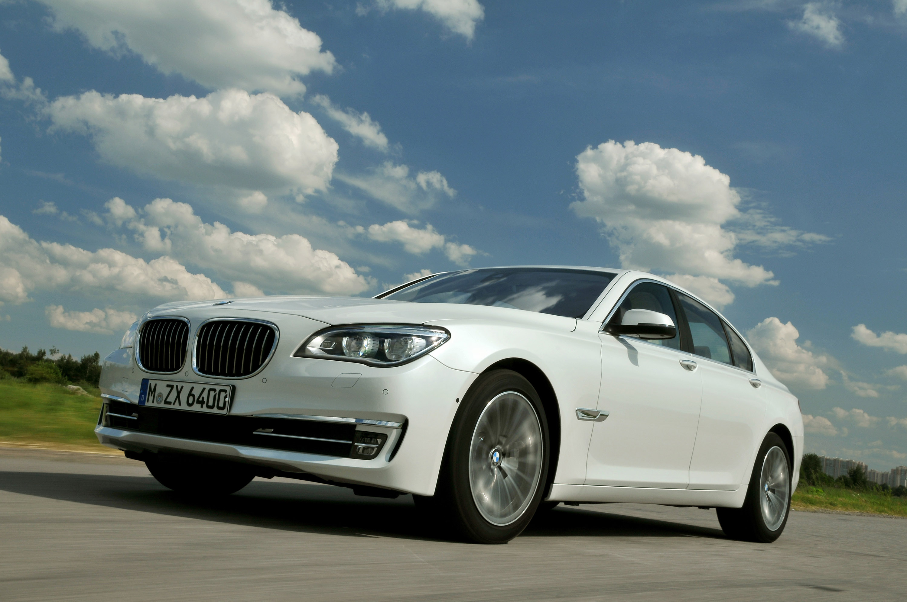BMW 7-Series photo #16