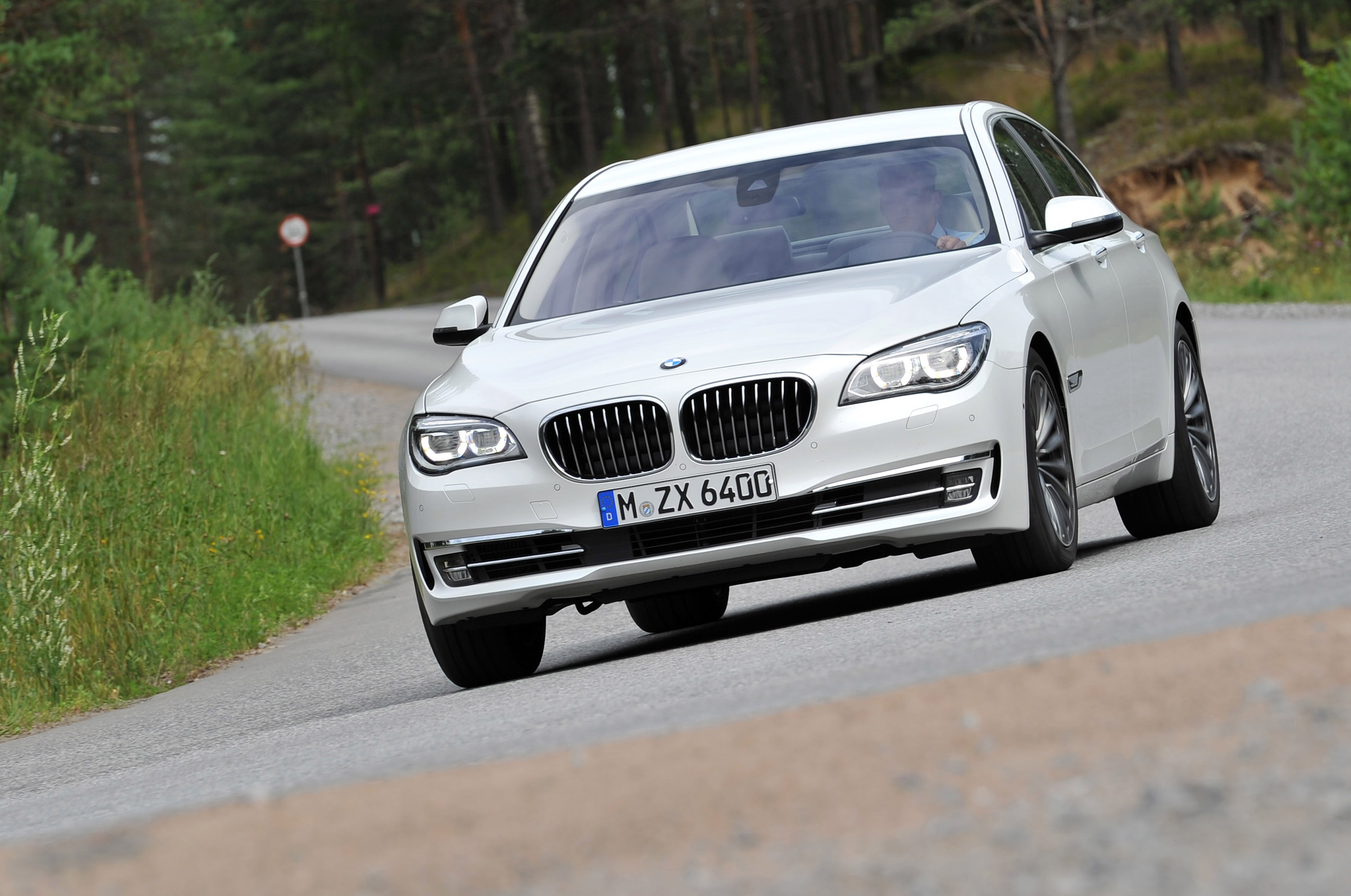 BMW 7-Series photo #18