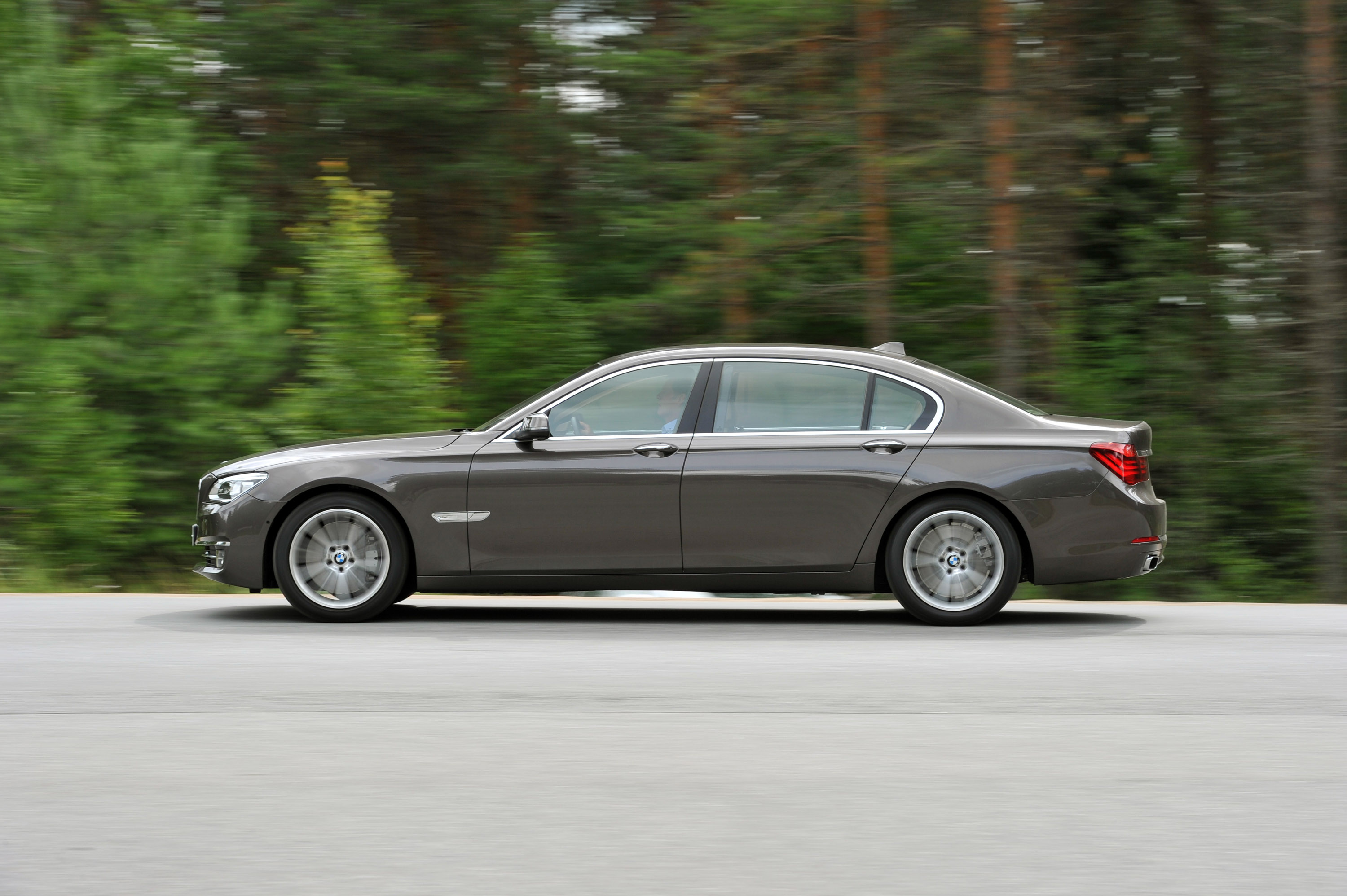 BMW 7-Series photo #26