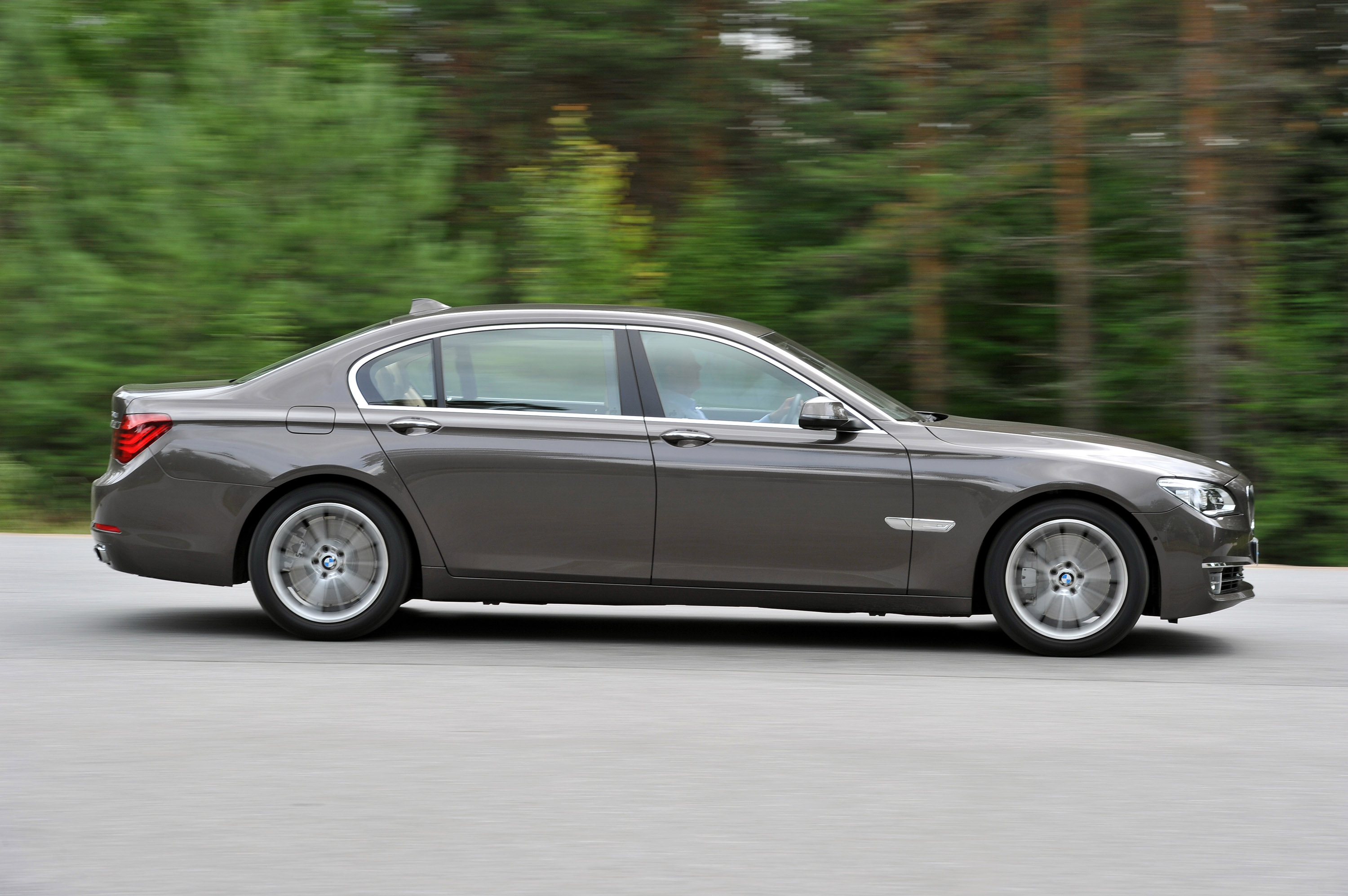BMW 7-Series photo #27