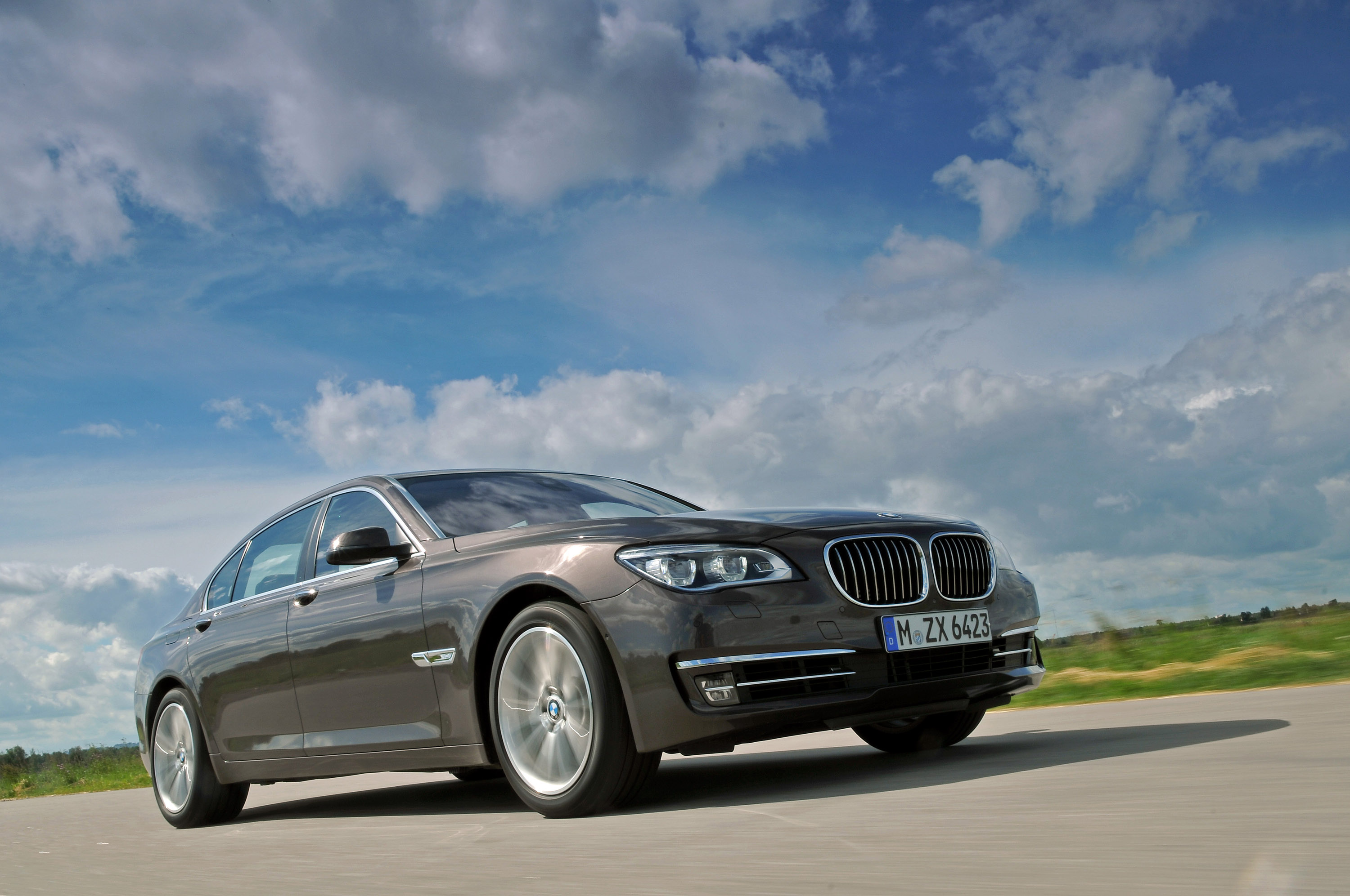 BMW 7-Series photo #30