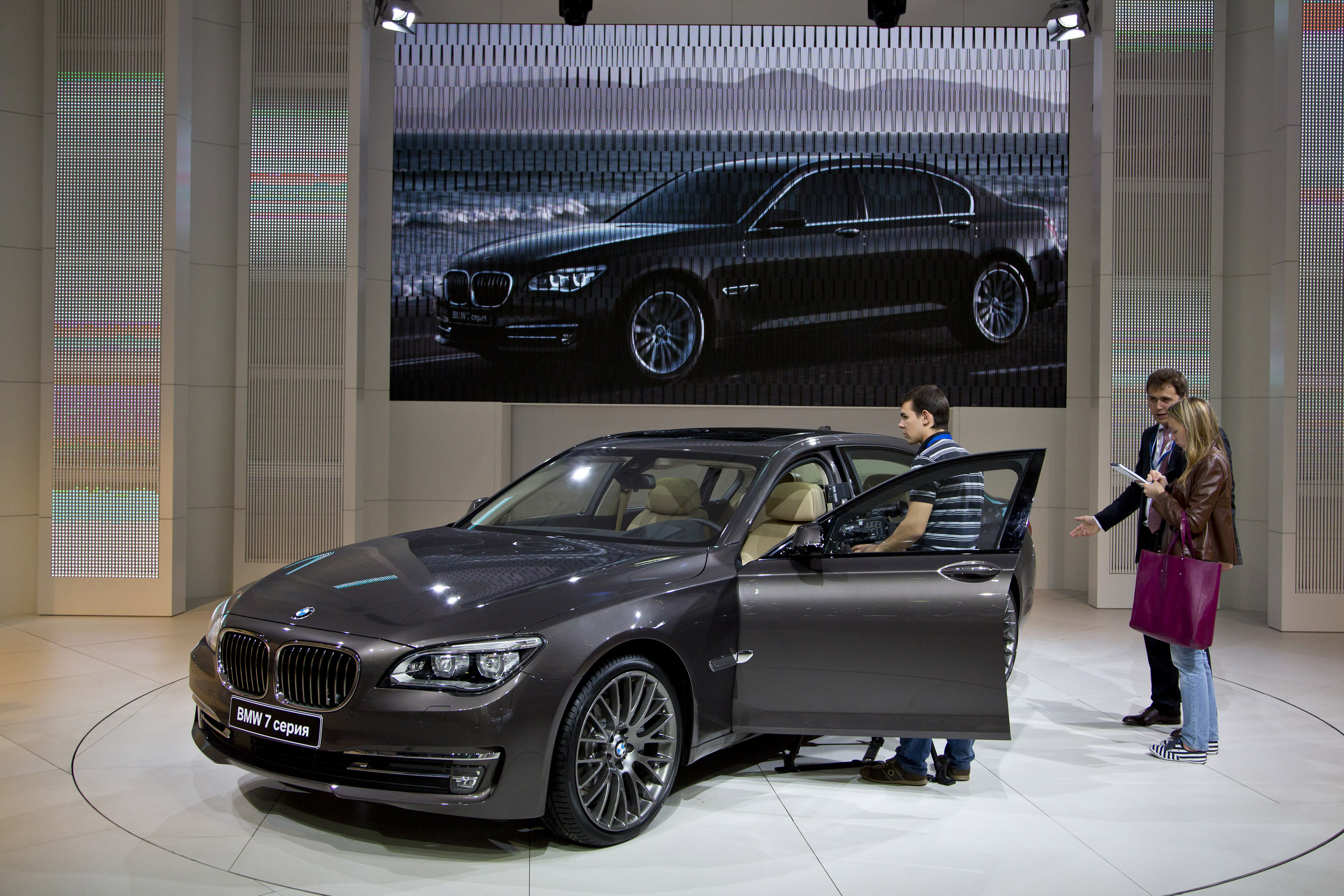 BMW 7-Series photo #32