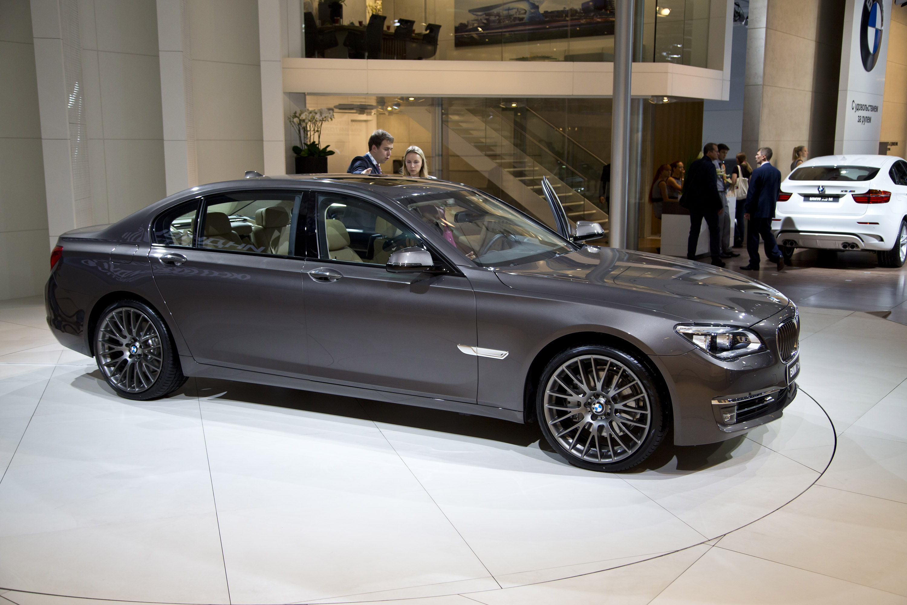 BMW 7-Series photo #33
