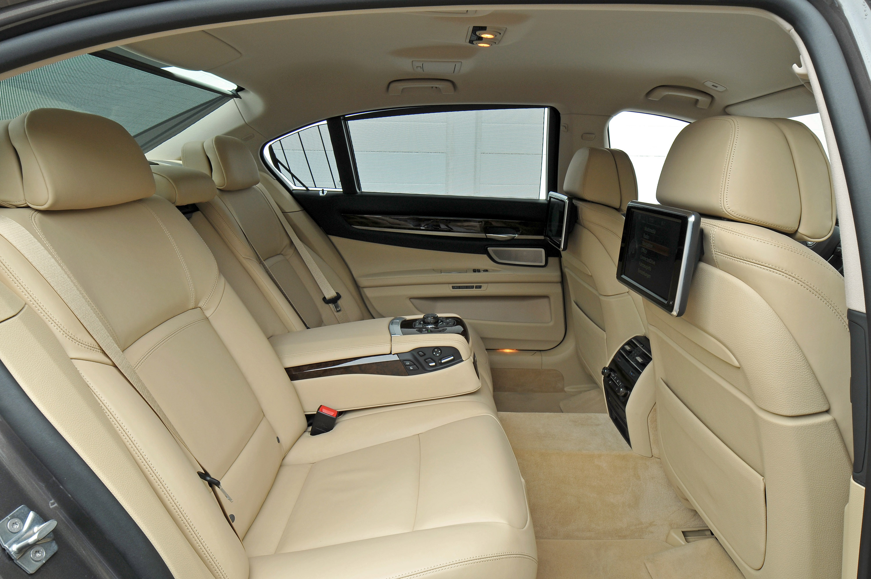 BMW 7-Series photo #67
