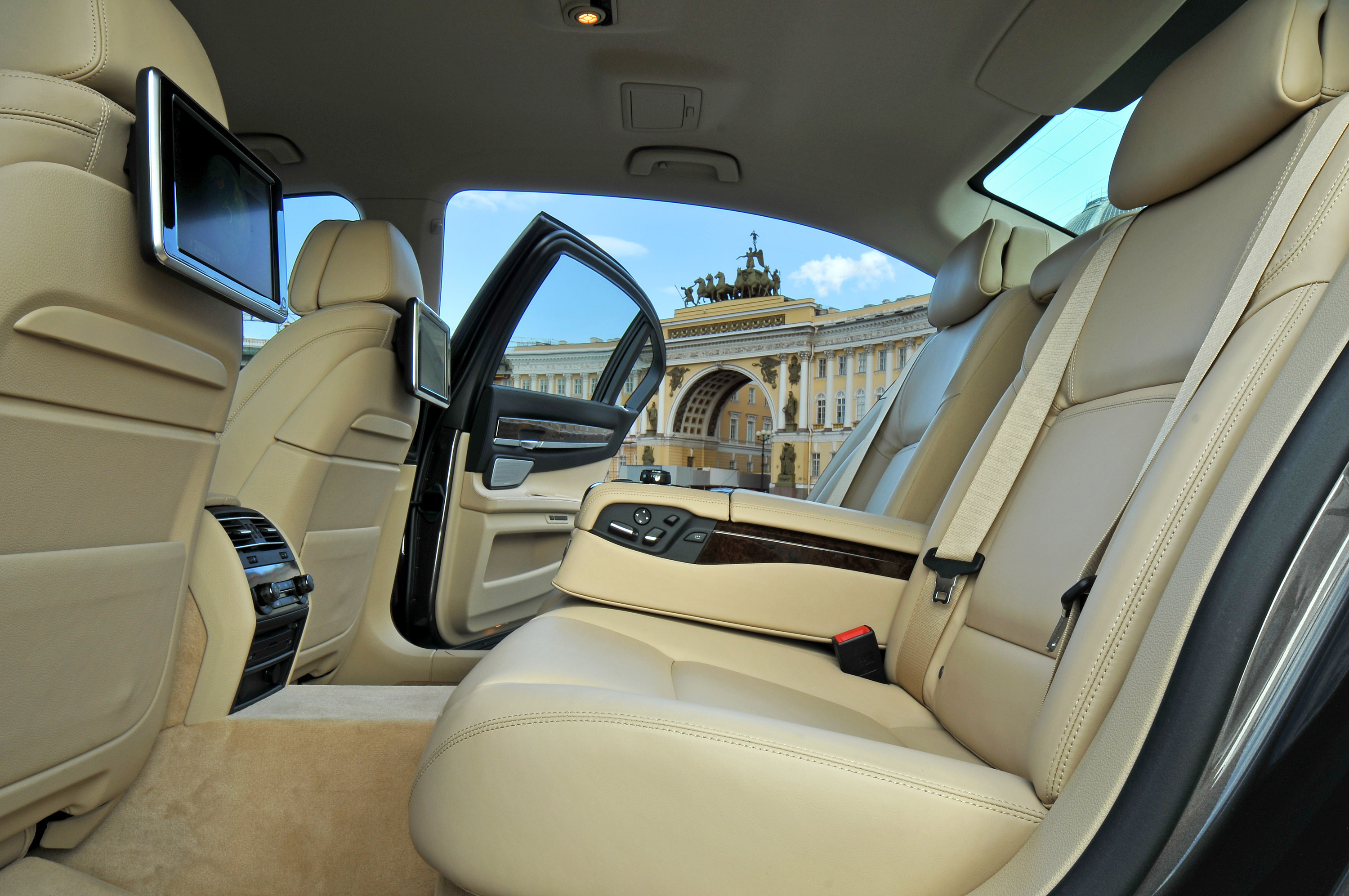 BMW 7-Series photo #71