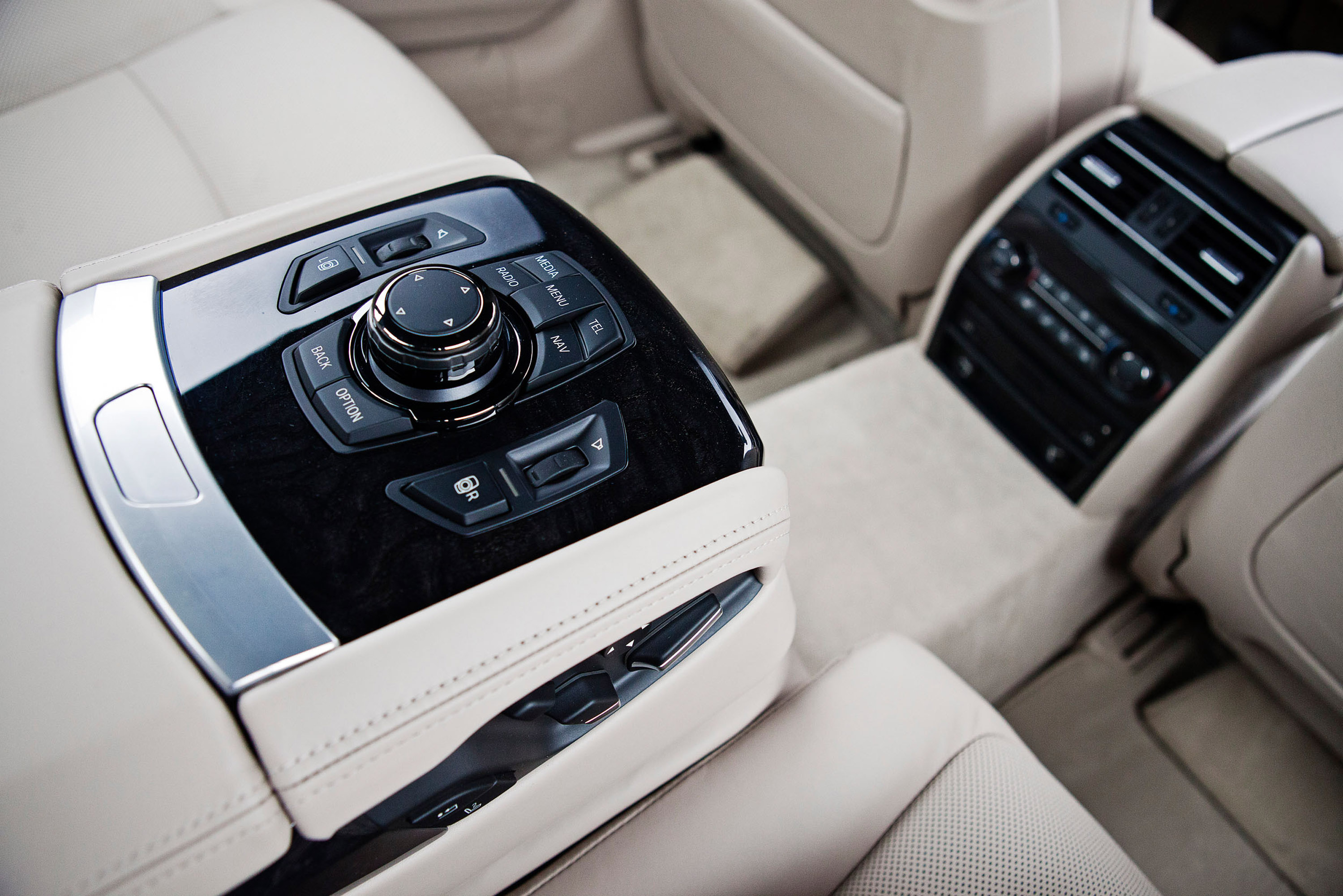 BMW 7-Series photo #79