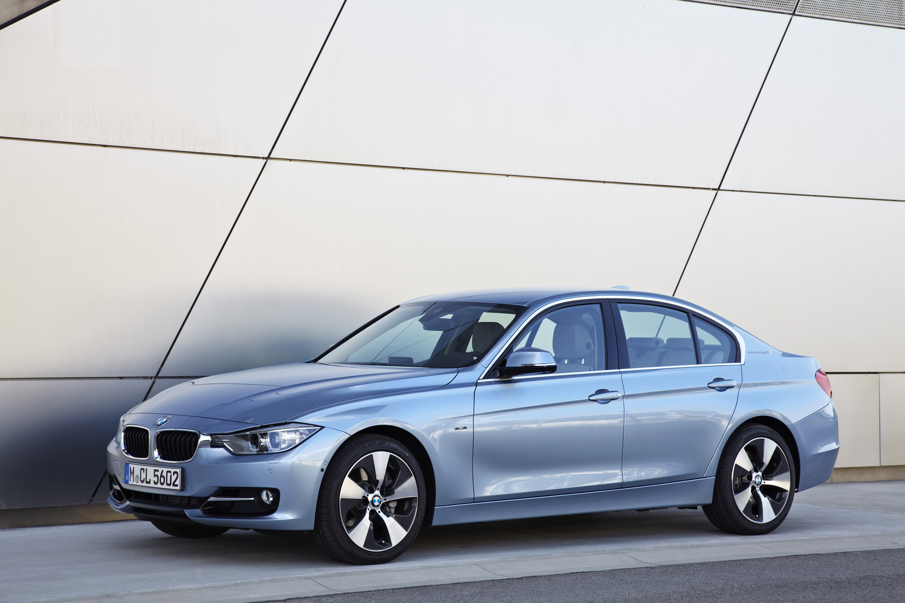 BMW ActiveHybrid 3 photo #26