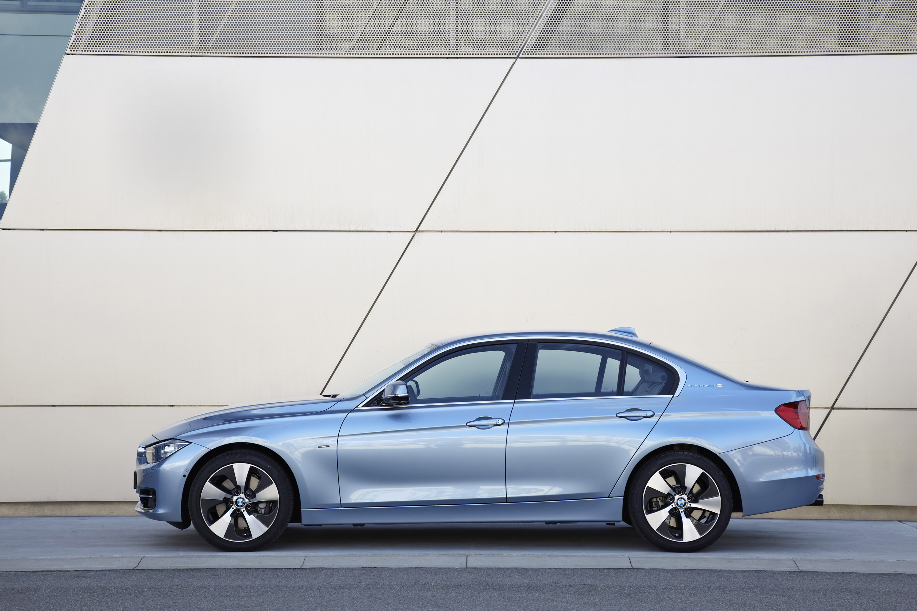 BMW ActiveHybrid 3 photo #27