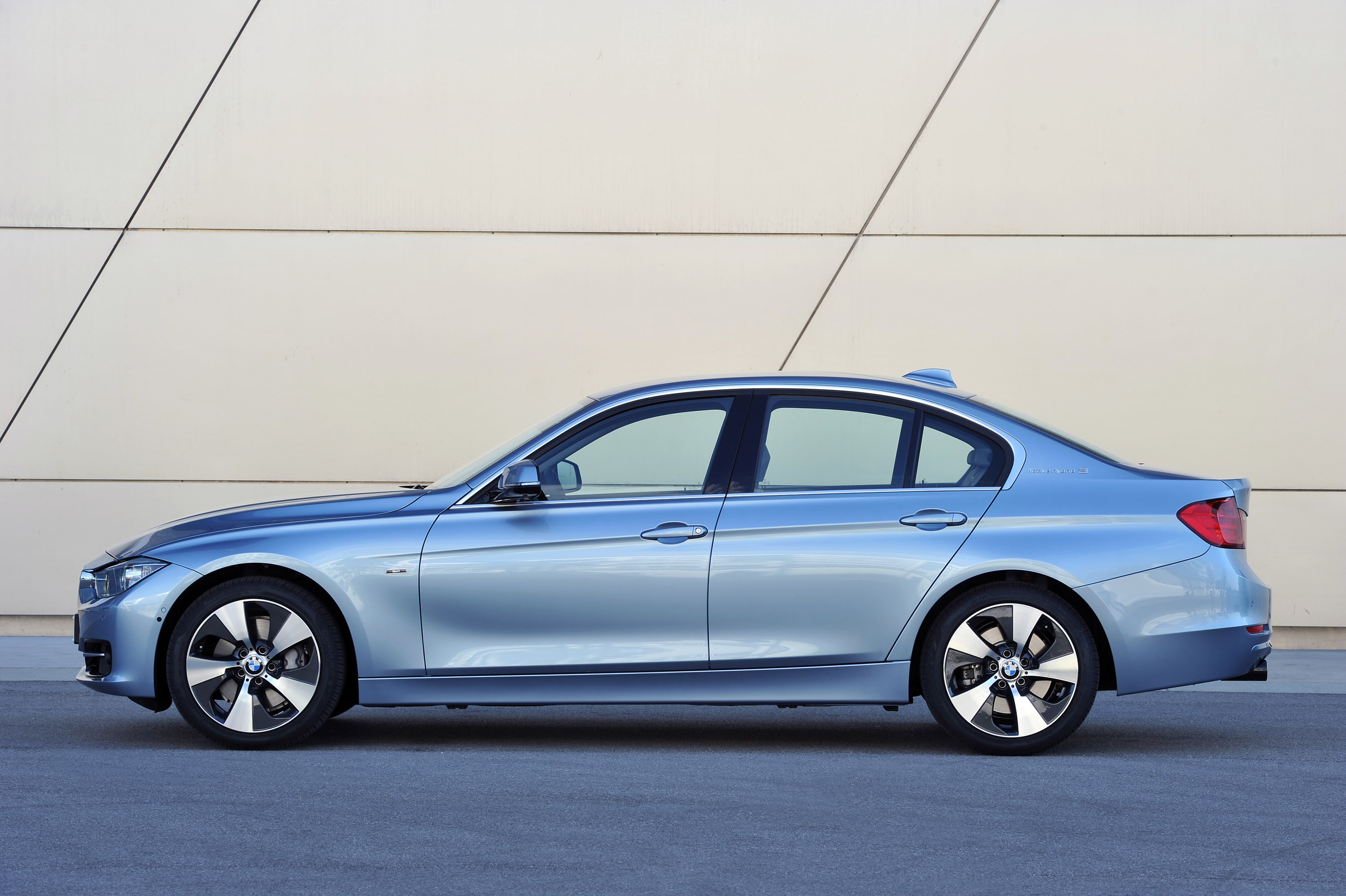 BMW ActiveHybrid 3 photo #28