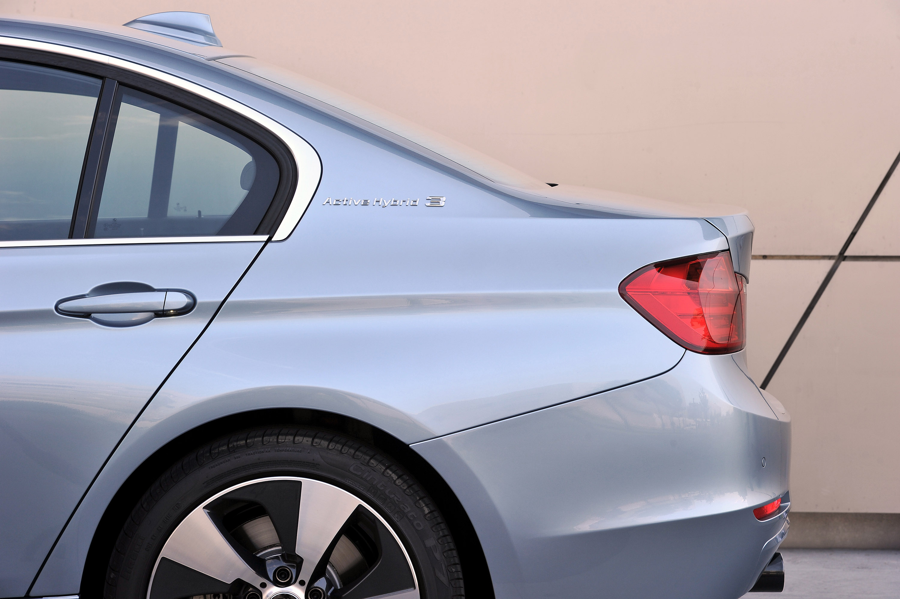 BMW ActiveHybrid 3 photo #56