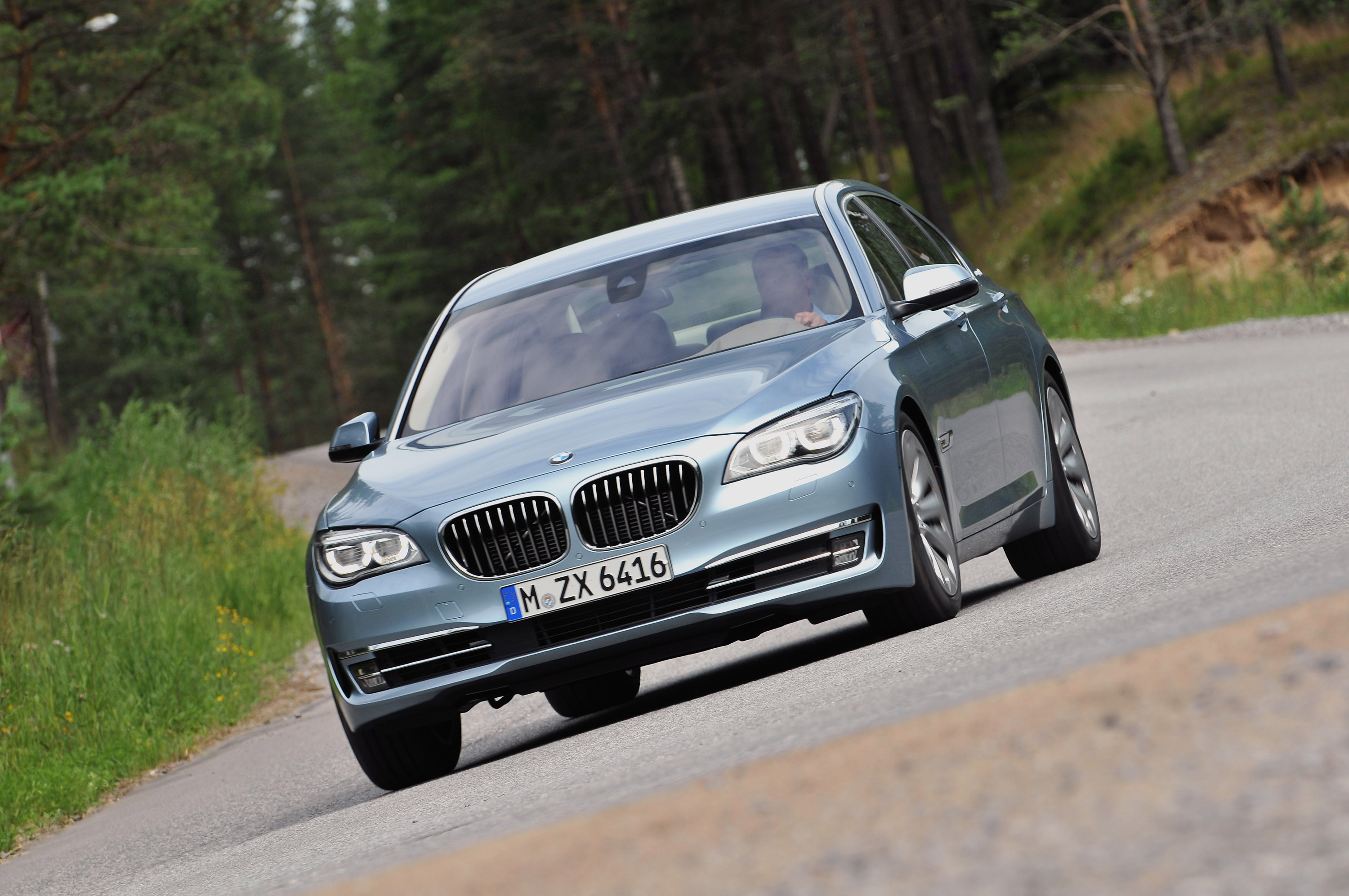 BMW ActiveHybrid 7 photo #10