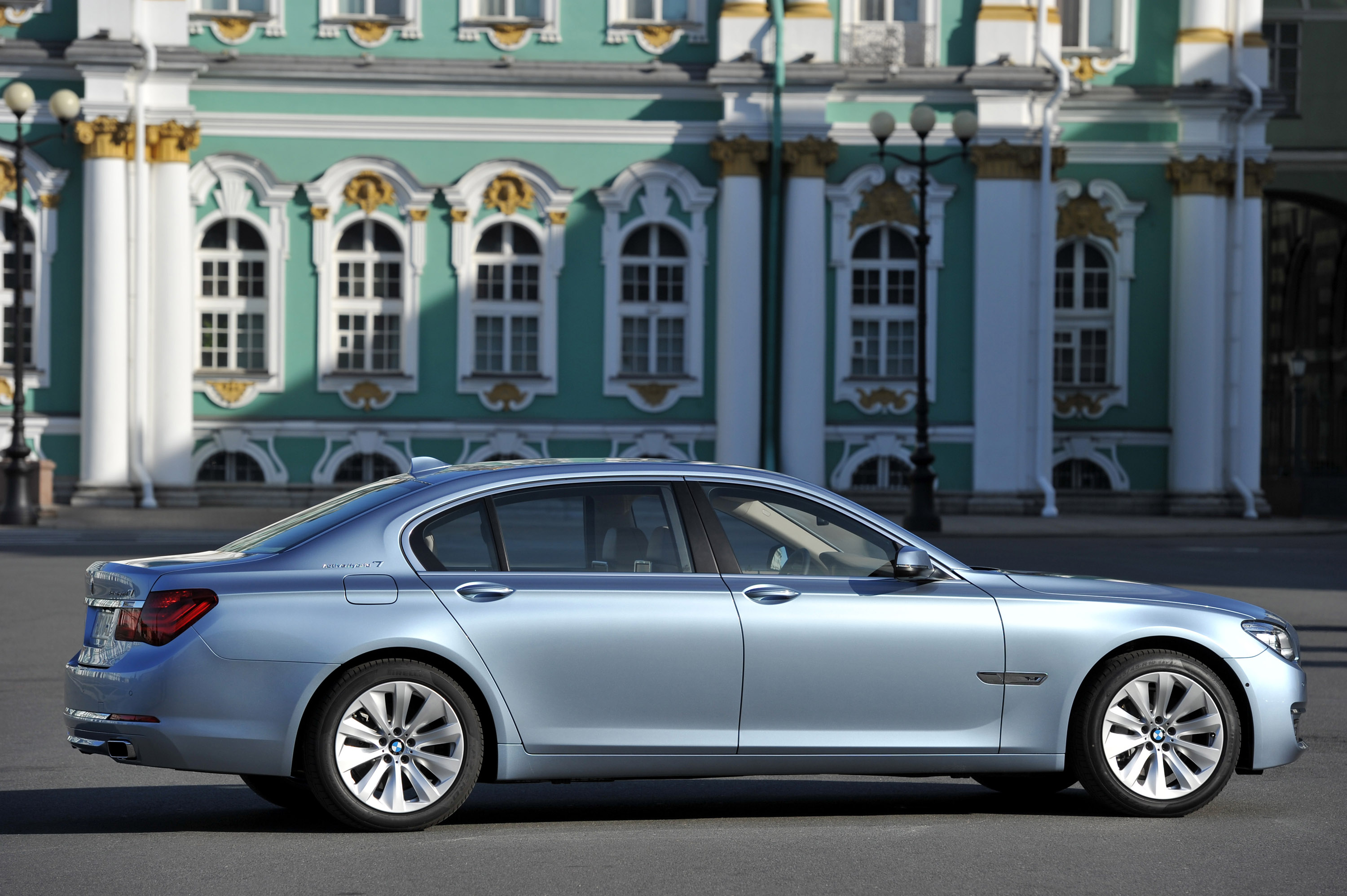 BMW ActiveHybrid 7 photo #14