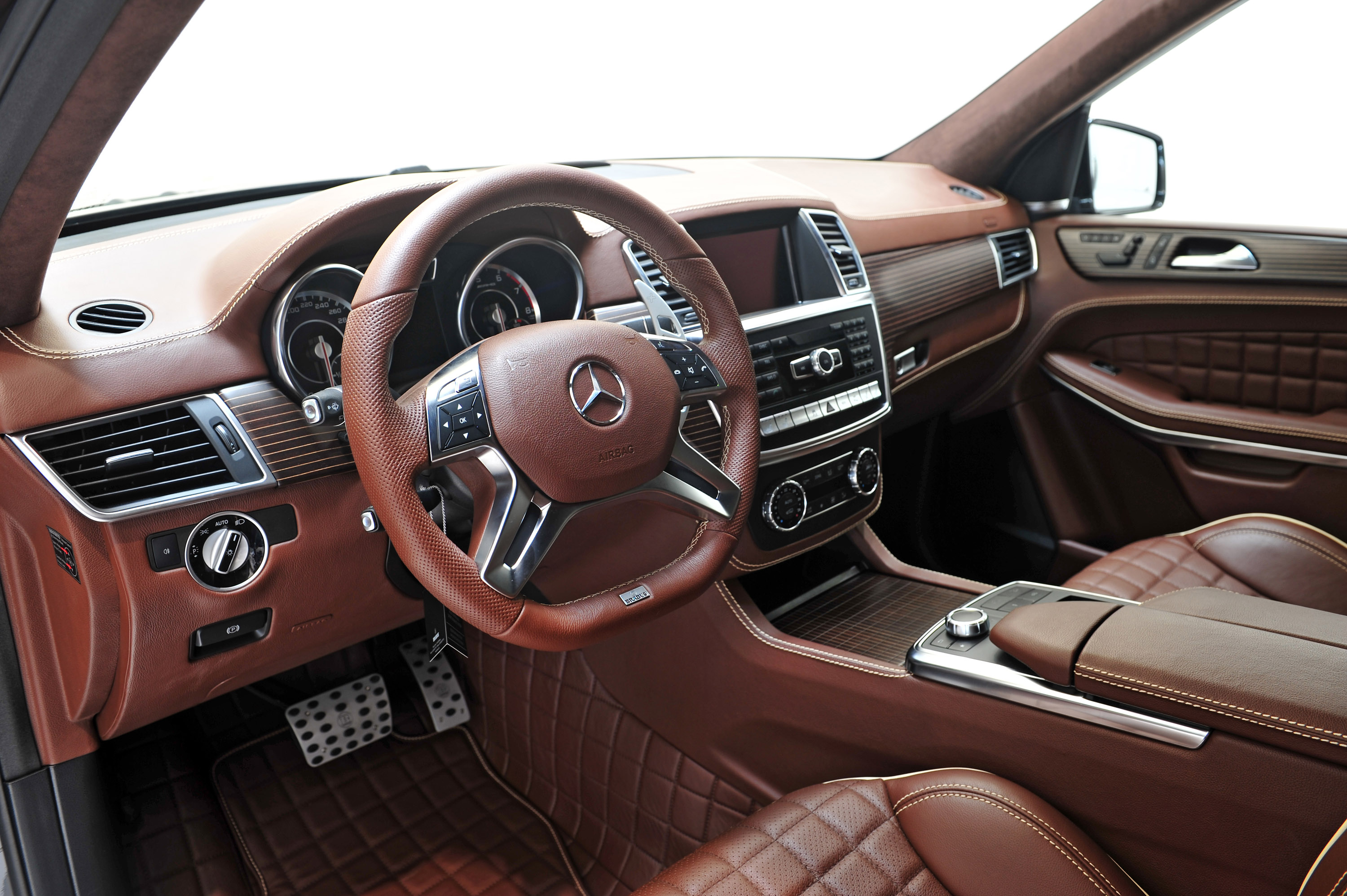 Mercedes Benz v 63 AMG черный салон