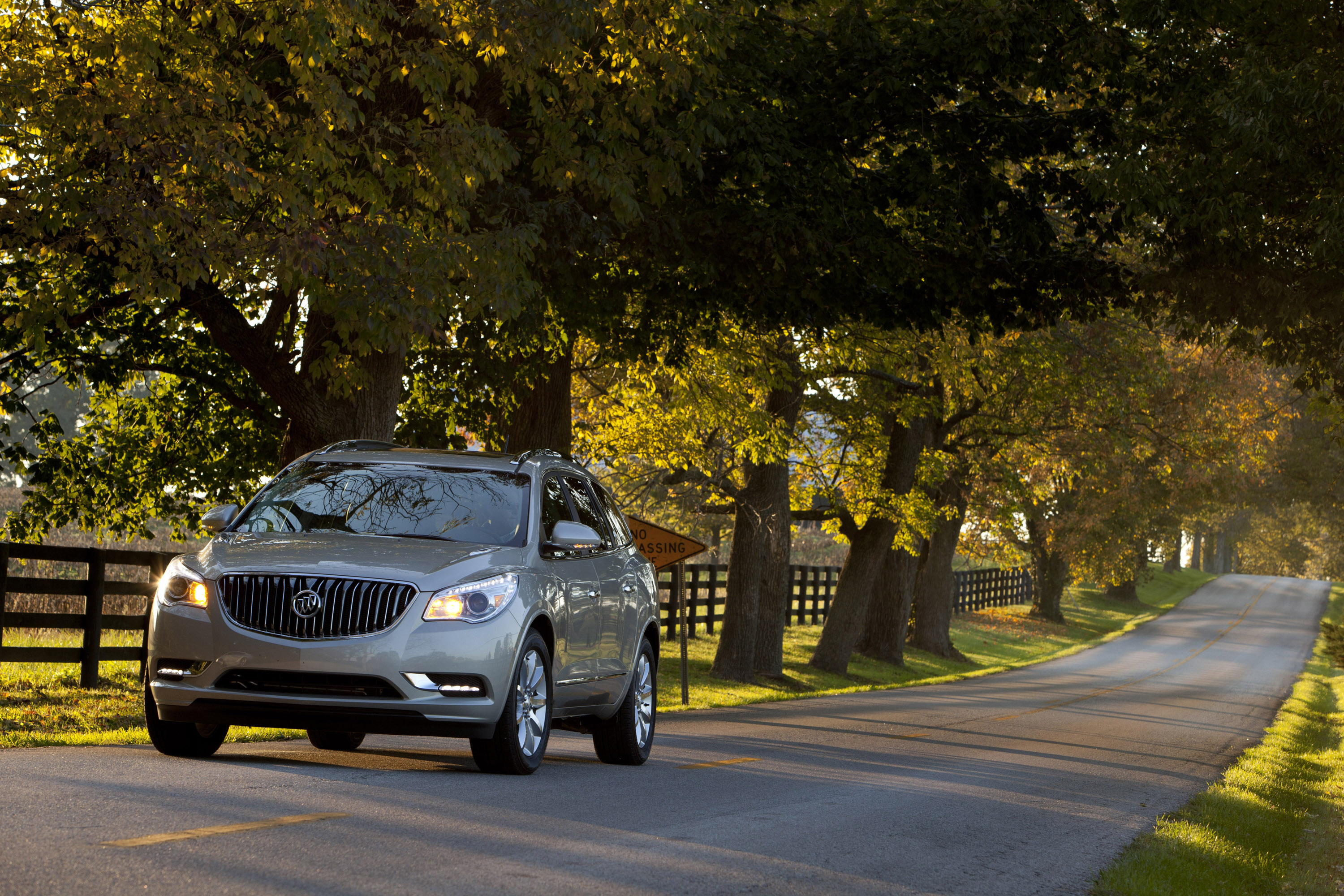 Buick Enclave photo #2