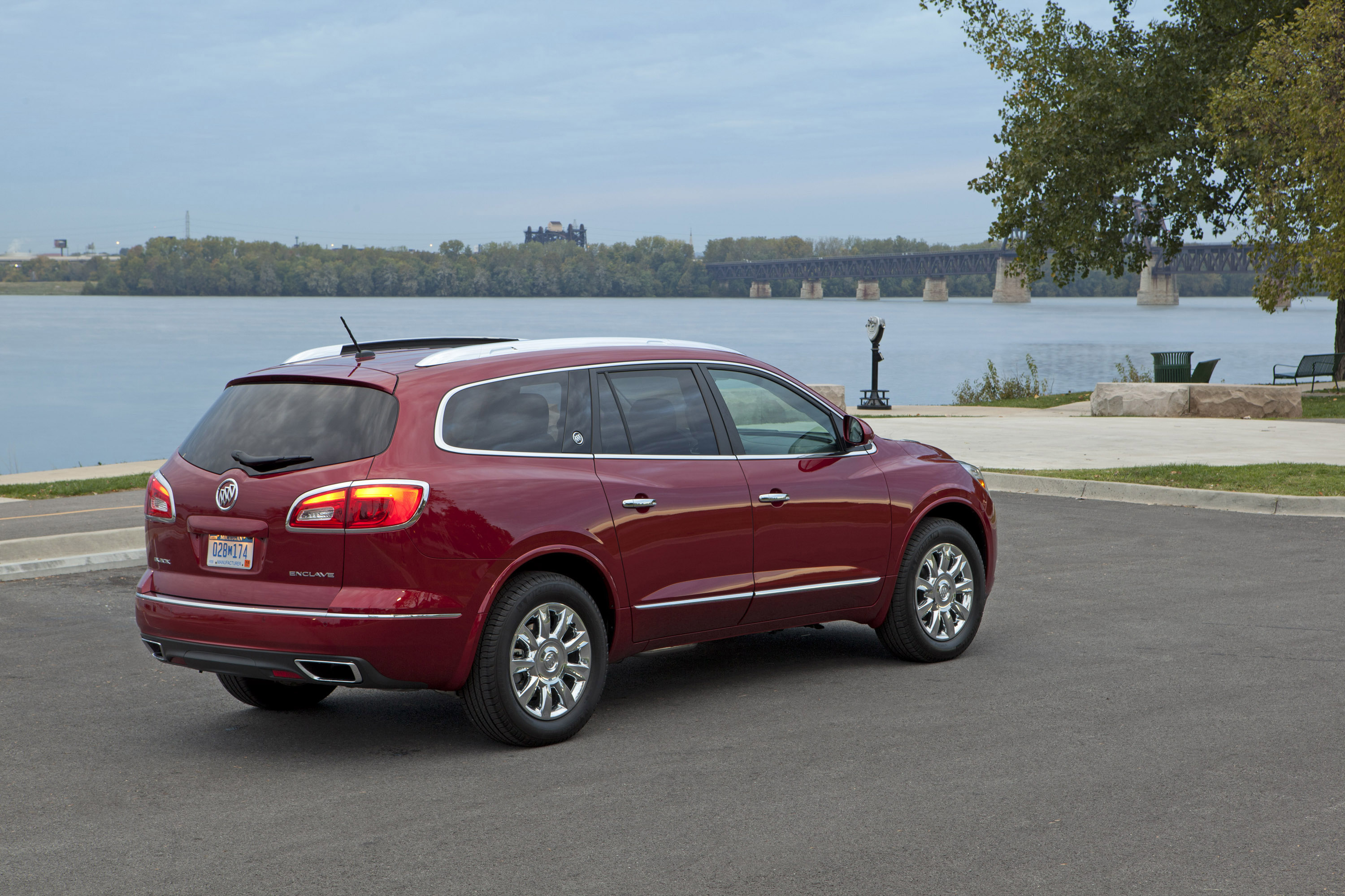 Buick Enclave photo #16