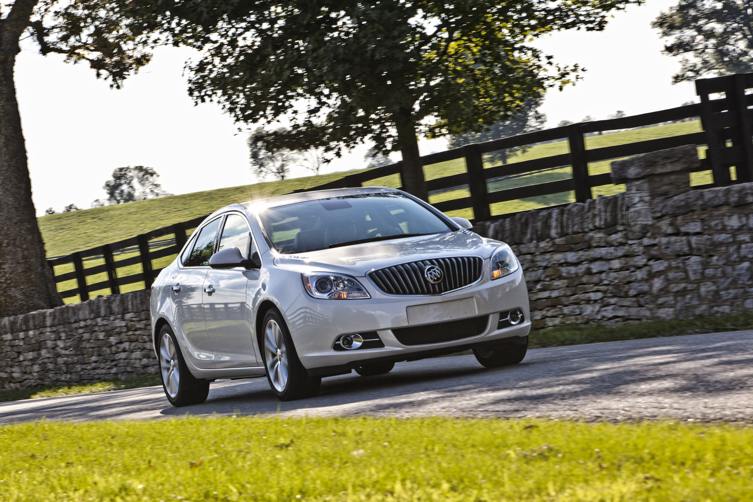 Buick Verano Turbo photo #16